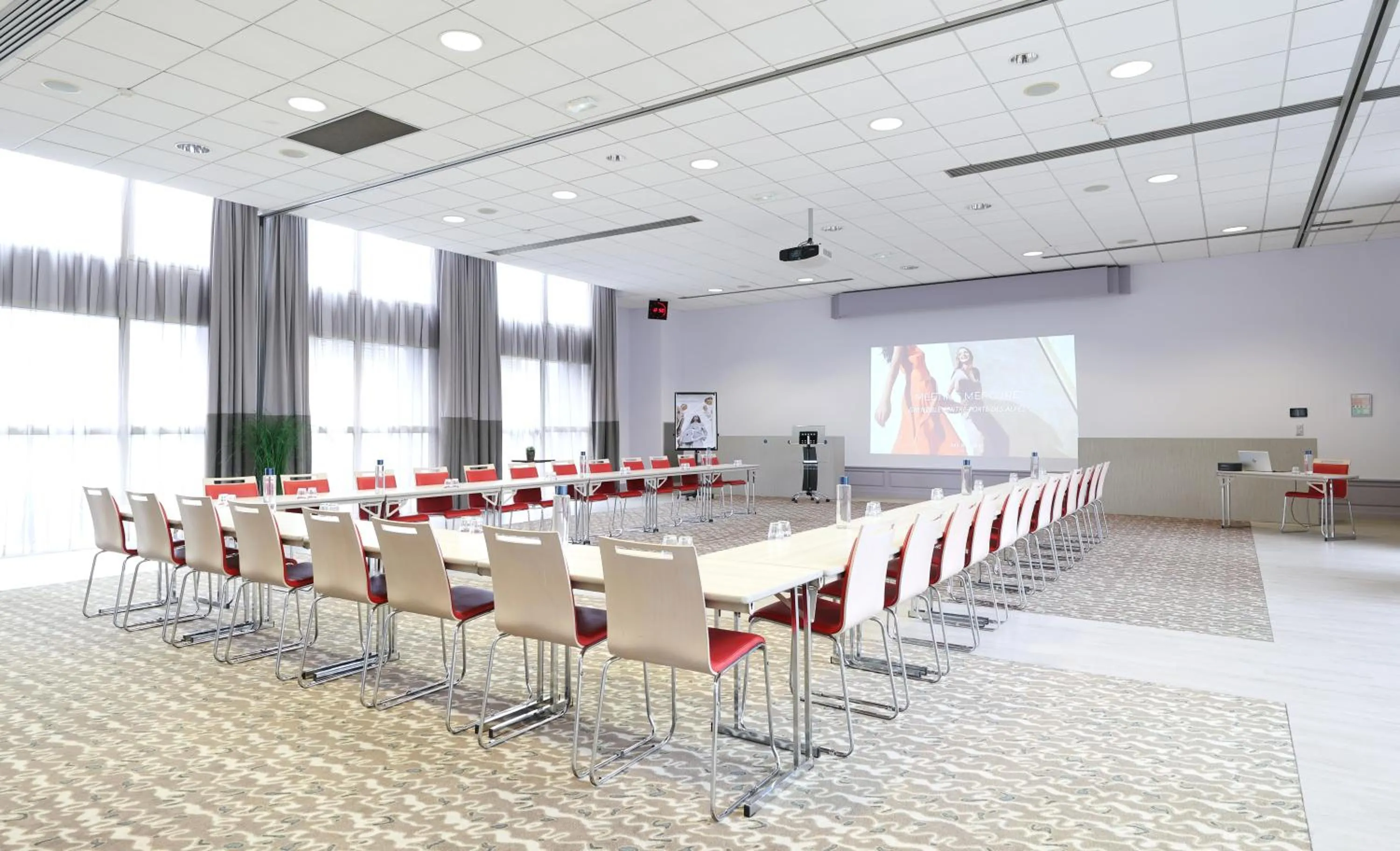 Living room in Mercure Grenoble Centre Porte des Alpes