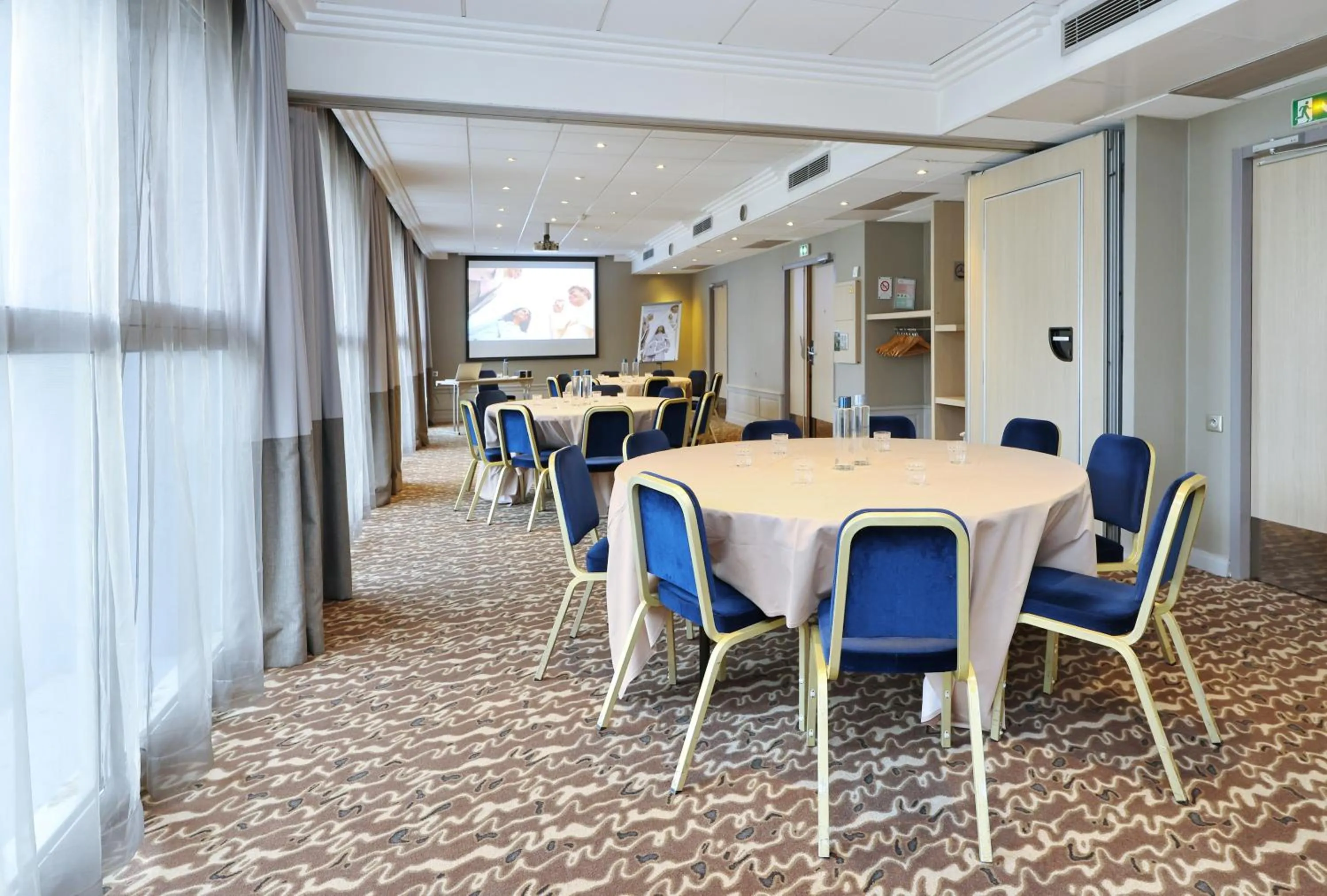 Living room in Mercure Grenoble Centre Porte des Alpes