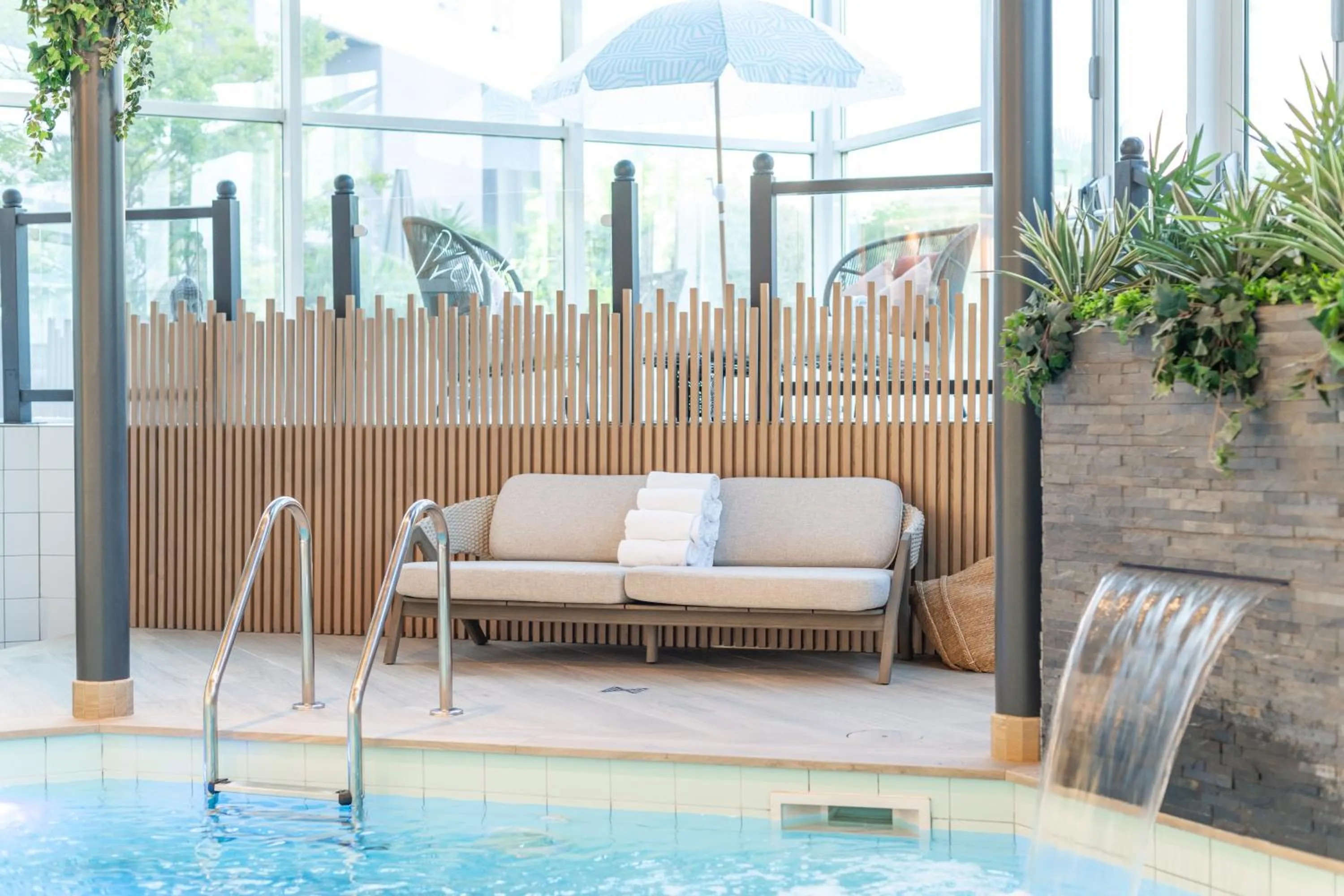 Pool view in Mercure Grenoble Centre Porte des Alpes