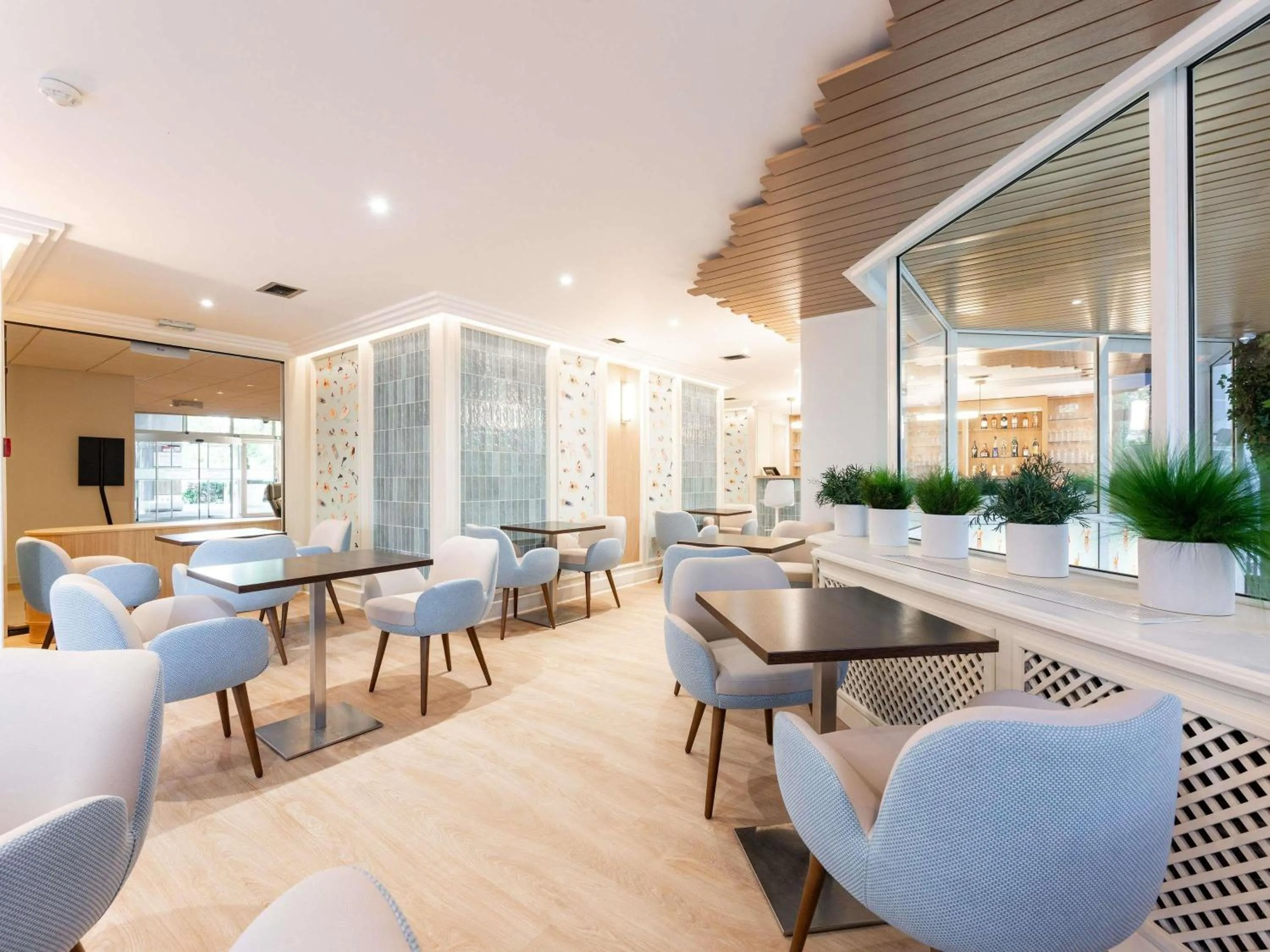 Lounge or bar in Mercure Grenoble Centre Porte des Alpes