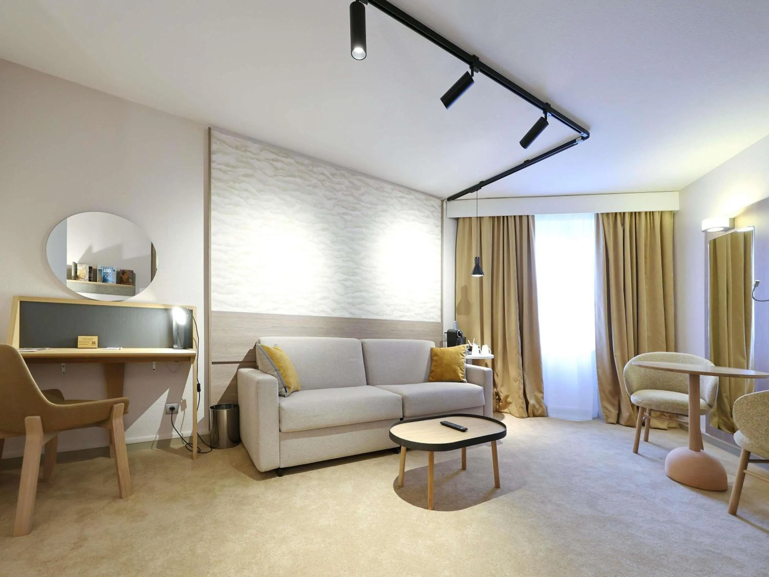 Bedroom in Mercure Grenoble Centre Porte des Alpes