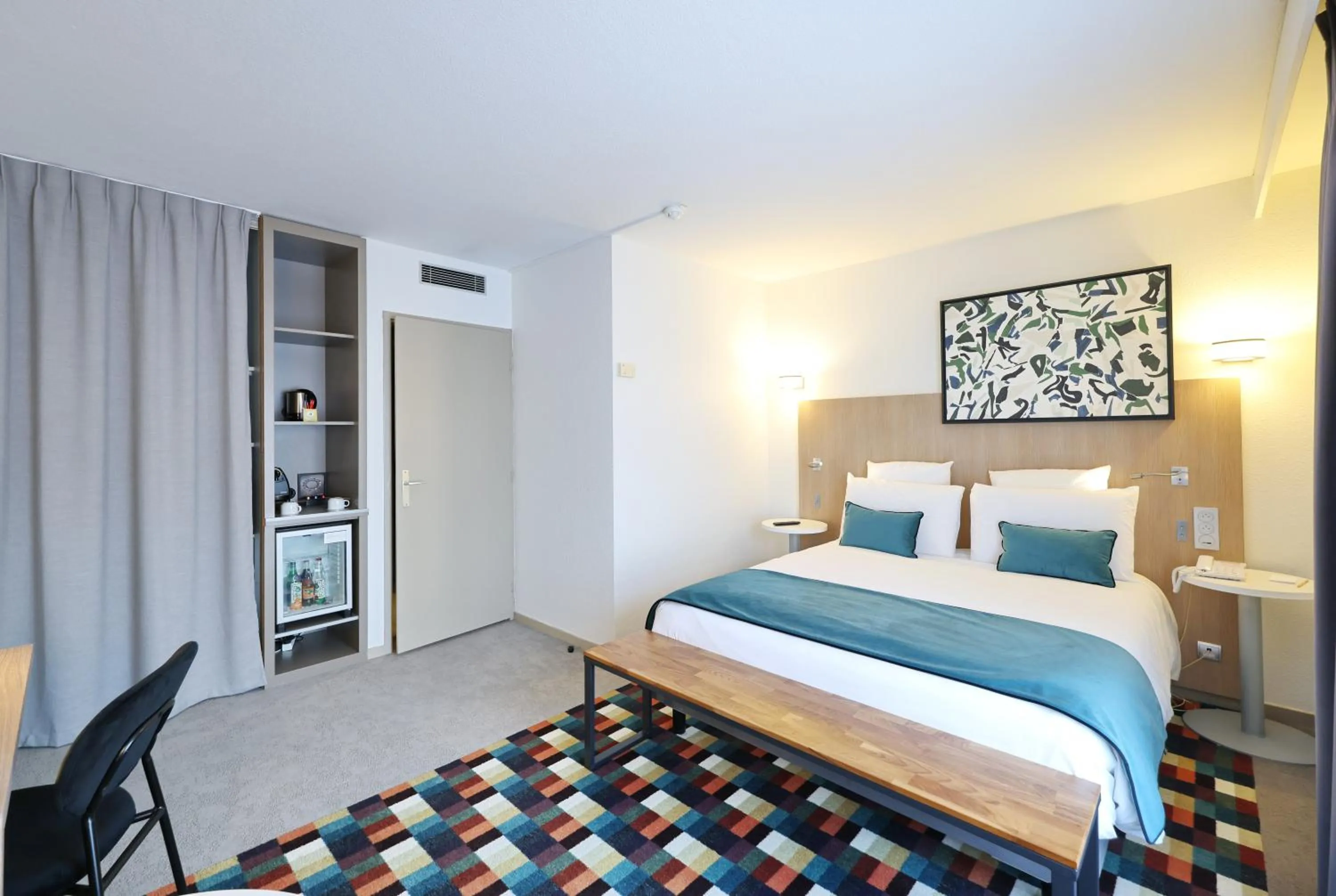 Photo of the whole room, Bed in Mercure Grenoble Centre Porte des Alpes