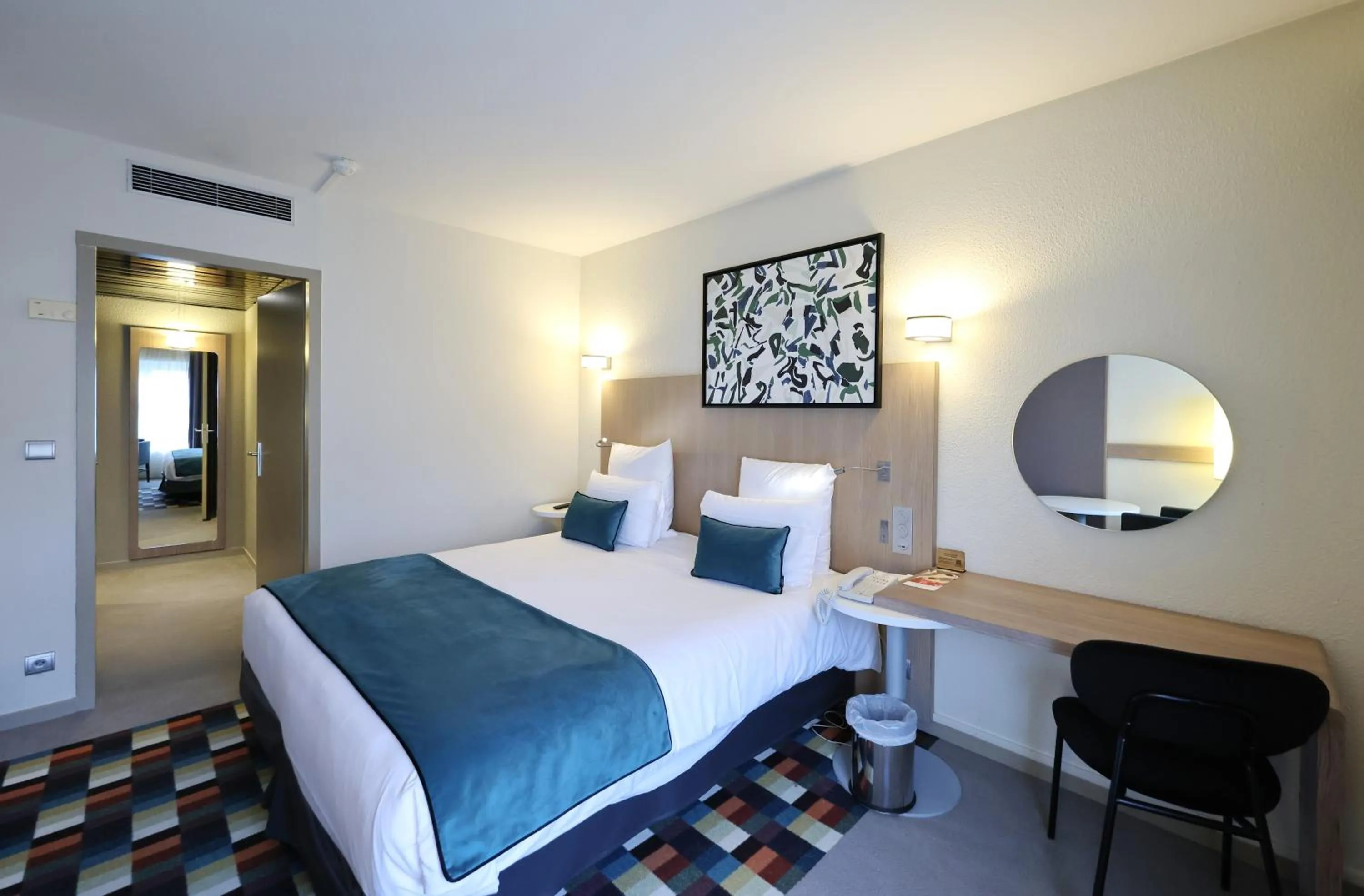 Photo of the whole room, Bed in Mercure Grenoble Centre Porte des Alpes