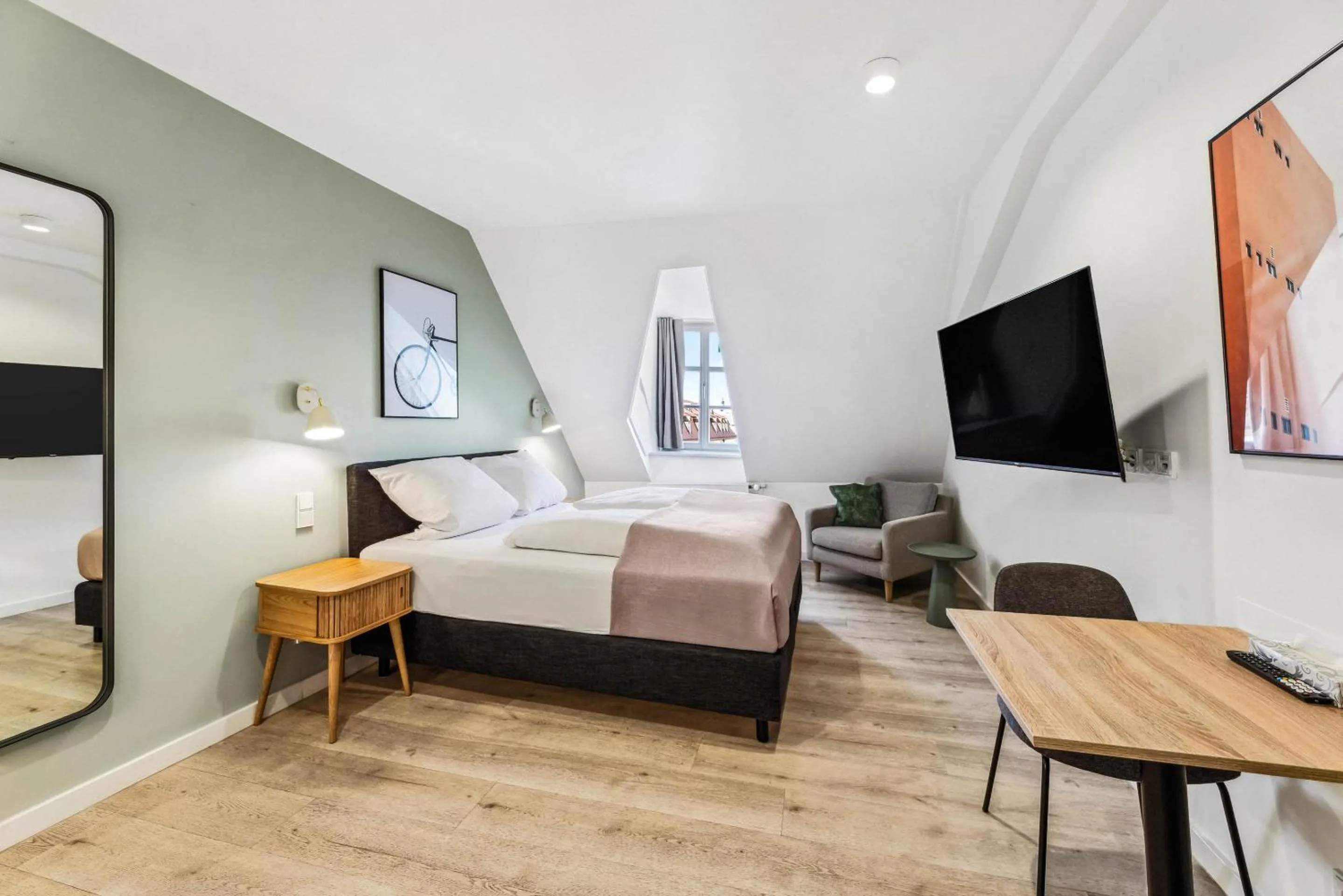 Bed in Limehome Bamberg Maximiliansplatz