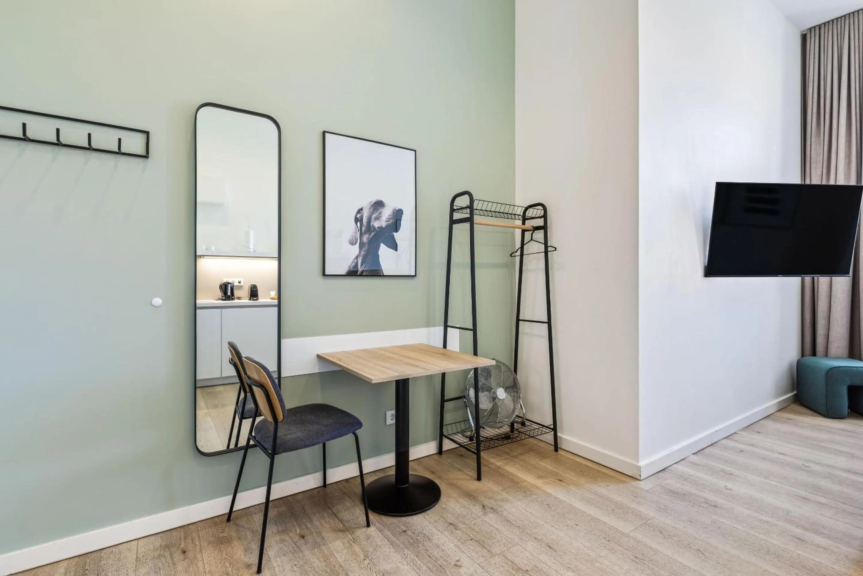 TV and multimedia in Limehome Bamberg Maximiliansplatz