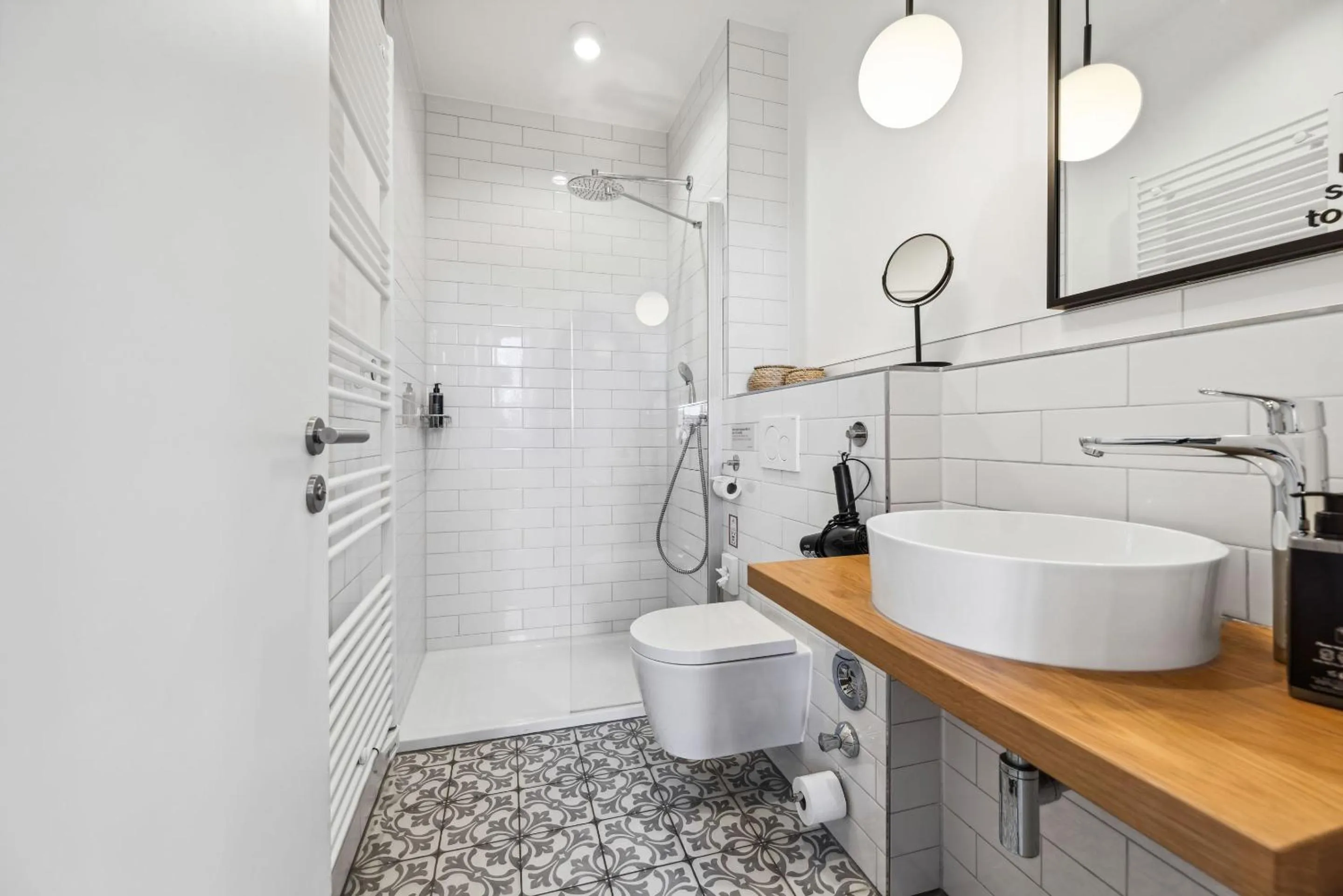 Shower in Limehome Bamberg Maximiliansplatz