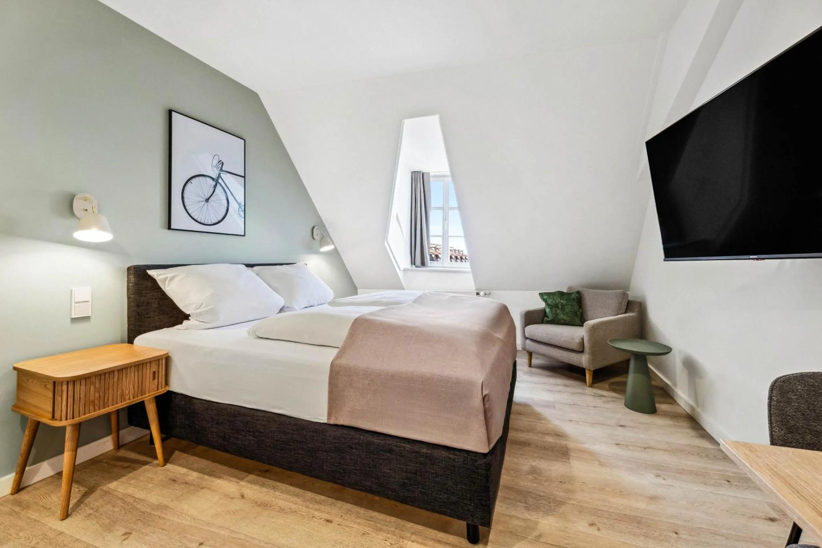 Bed in Limehome Bamberg Maximiliansplatz