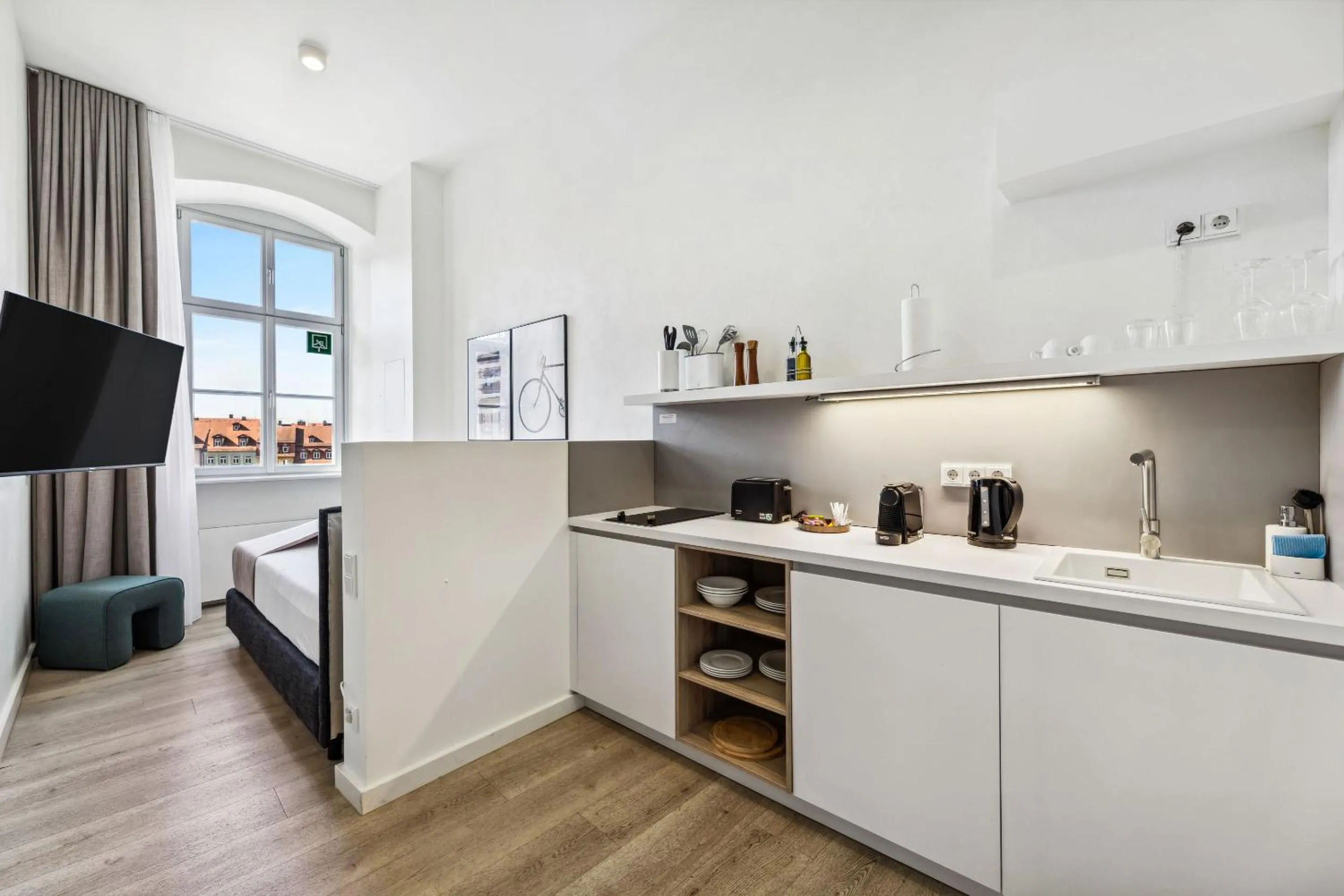 TV and multimedia in Limehome Bamberg Maximiliansplatz