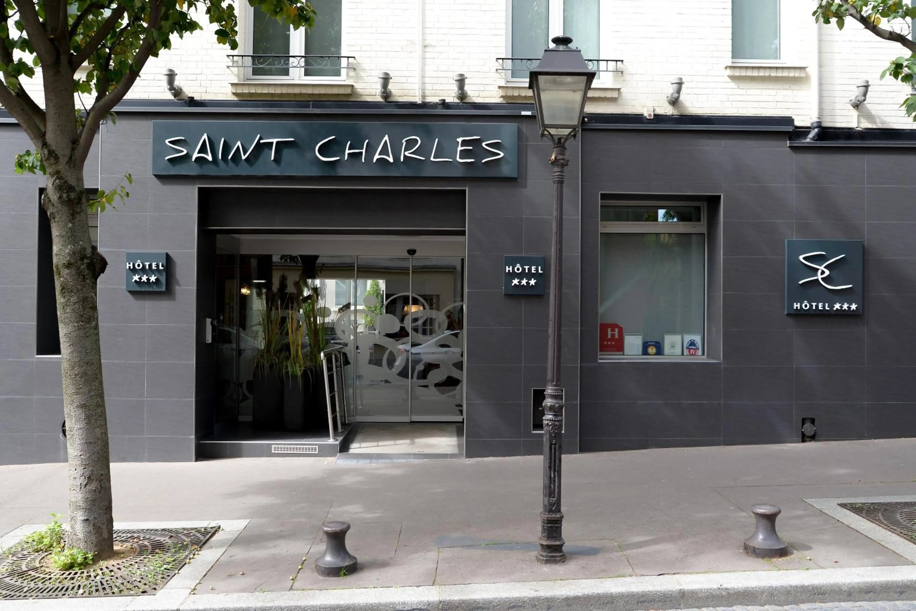 Facade/entrance in Hôtel Saint-Charles