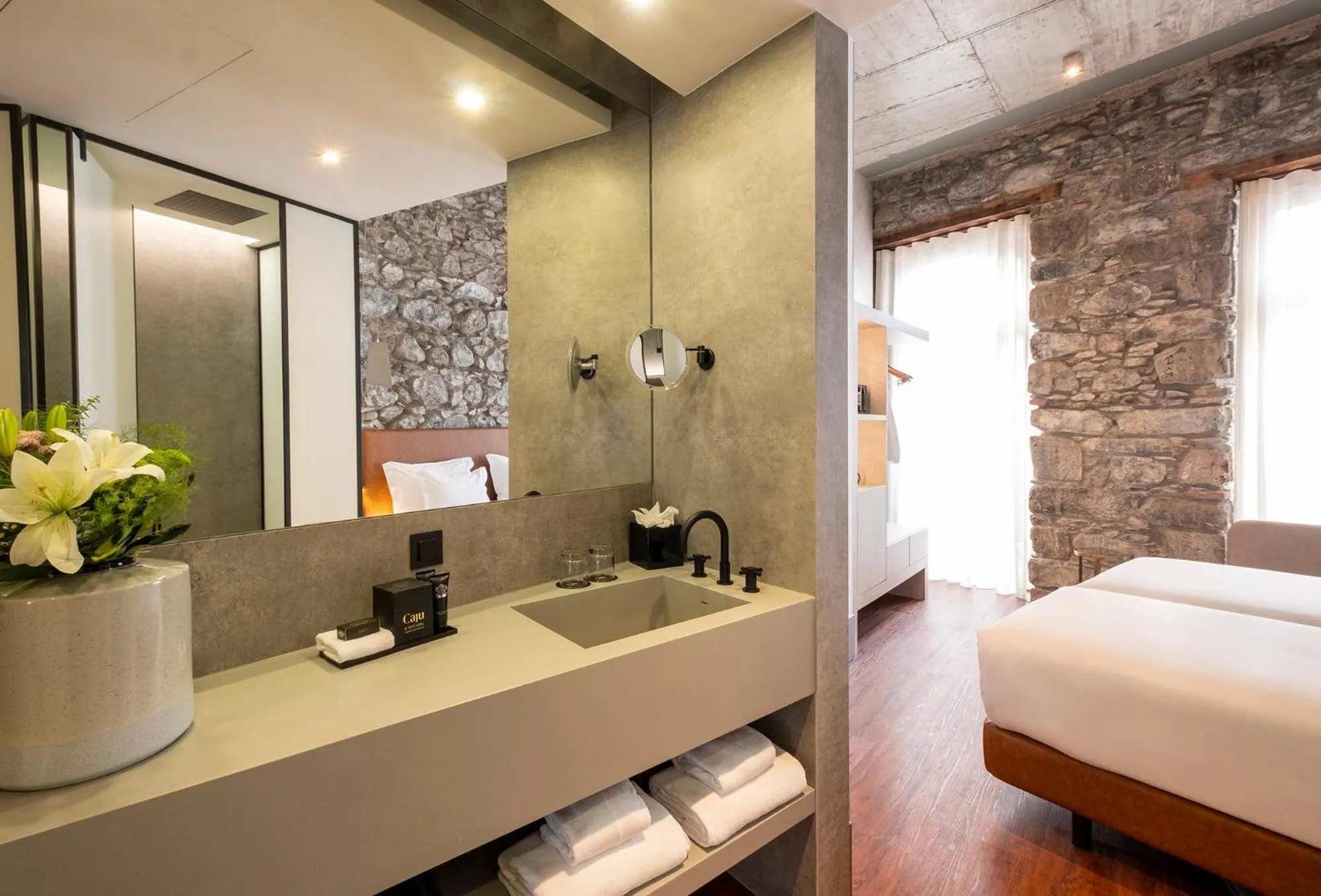 Bathroom, Bed in Hotel Cajú