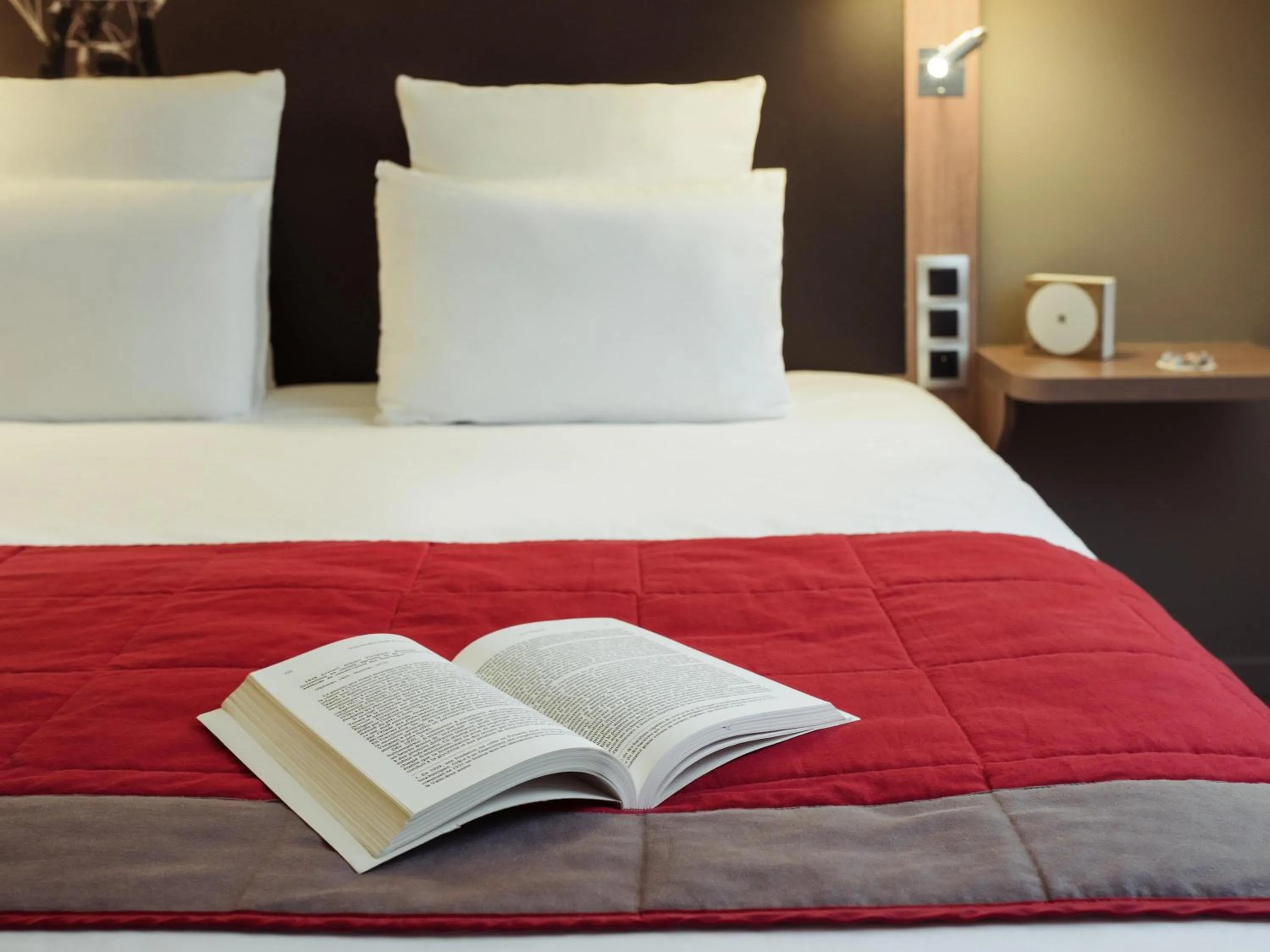 Bedroom, Bed in Mercure Vienne Sud Chanas