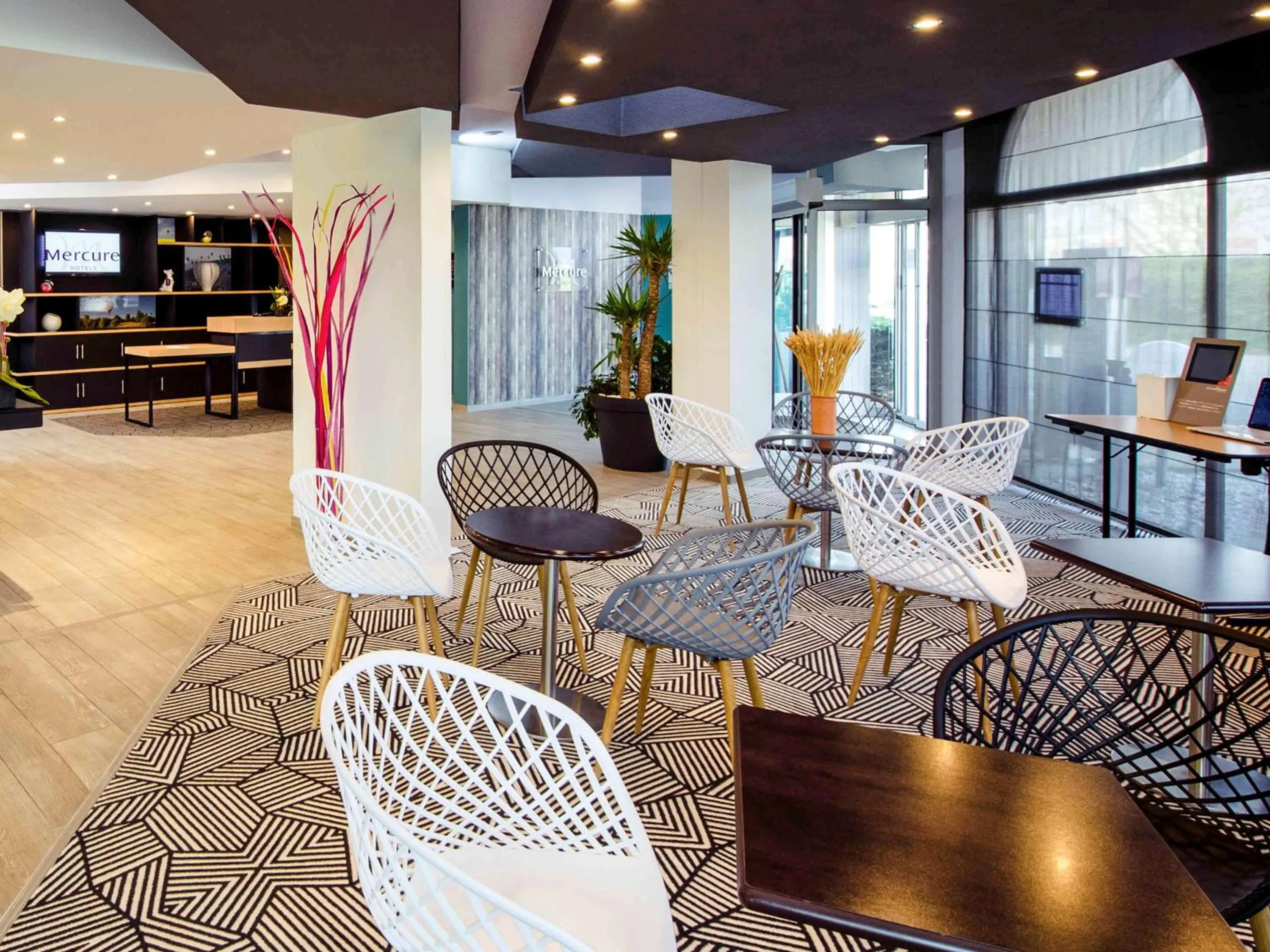 Lounge or bar in Mercure Vienne Sud Chanas
