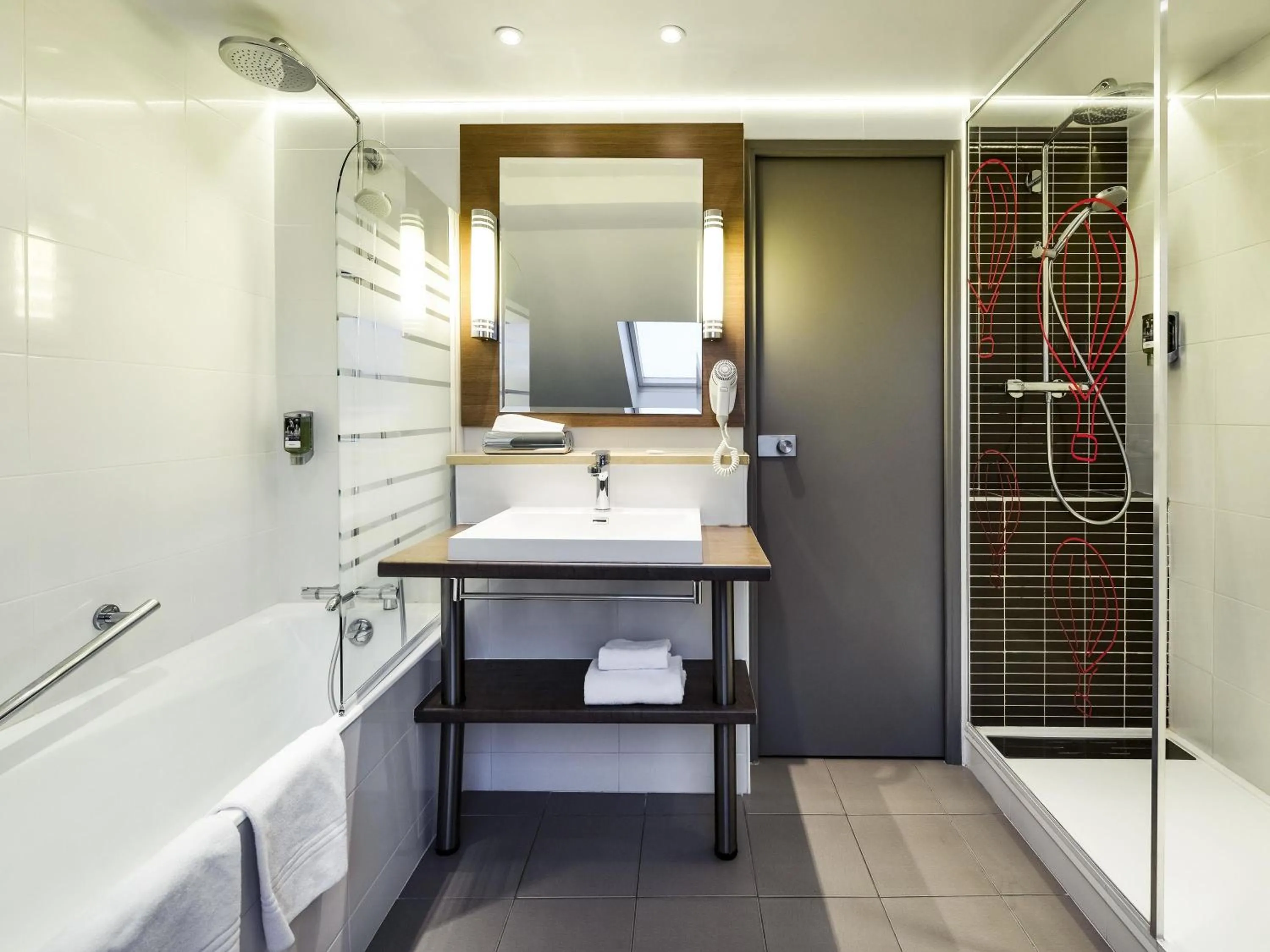 Bedroom in Mercure Vienne Sud Chanas