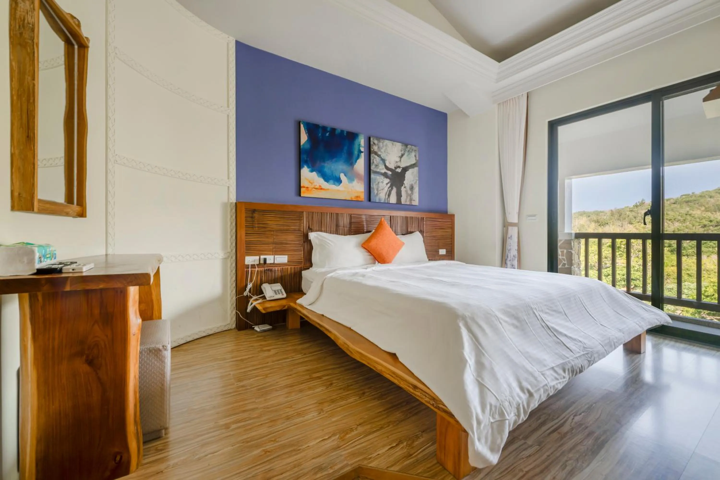 Photo of the whole room, Bed in Southern Sun Homestay North