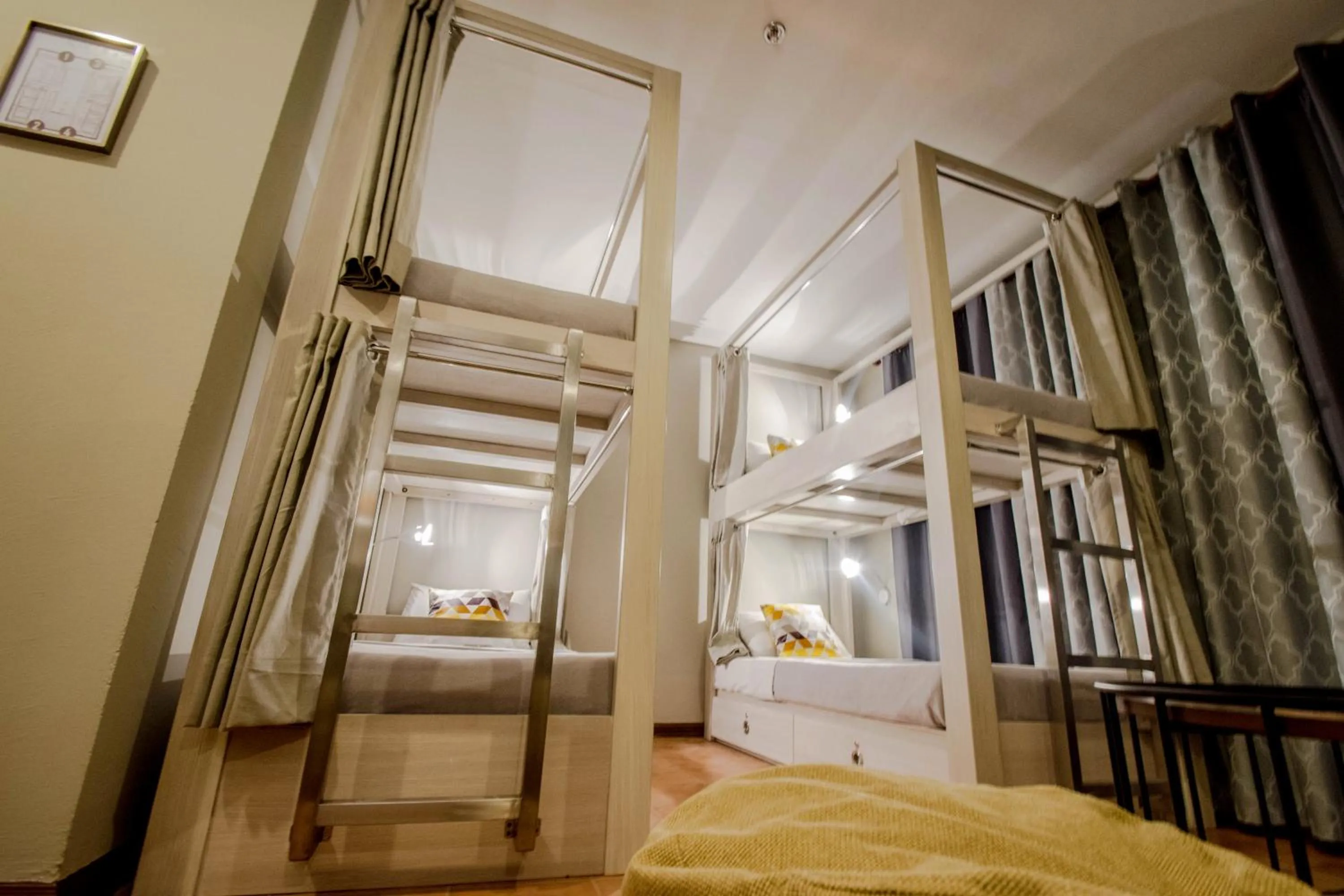 bunk bed, Bed in Almont City Hotel