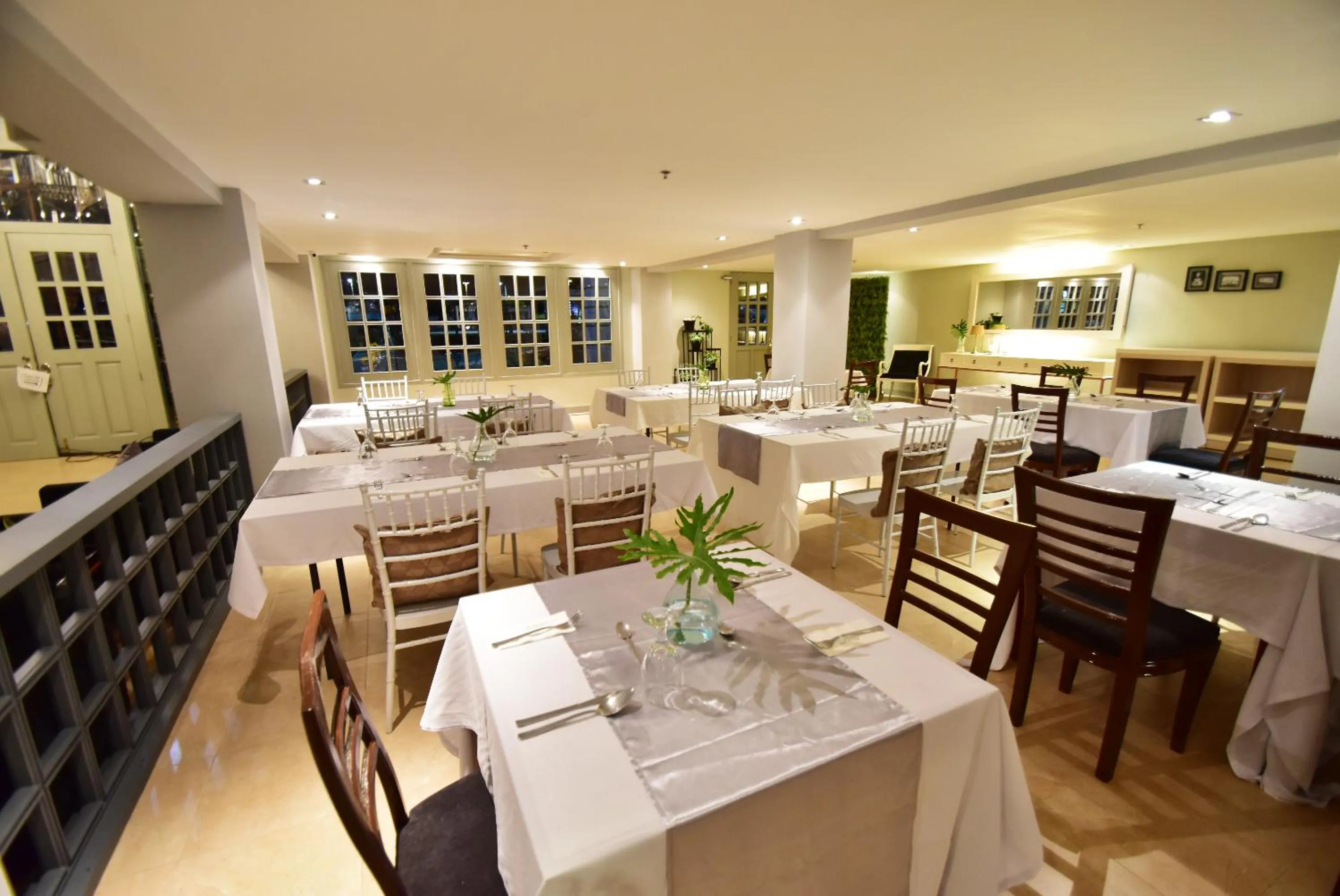 Restaurant/places to eat in Almont City Hotel