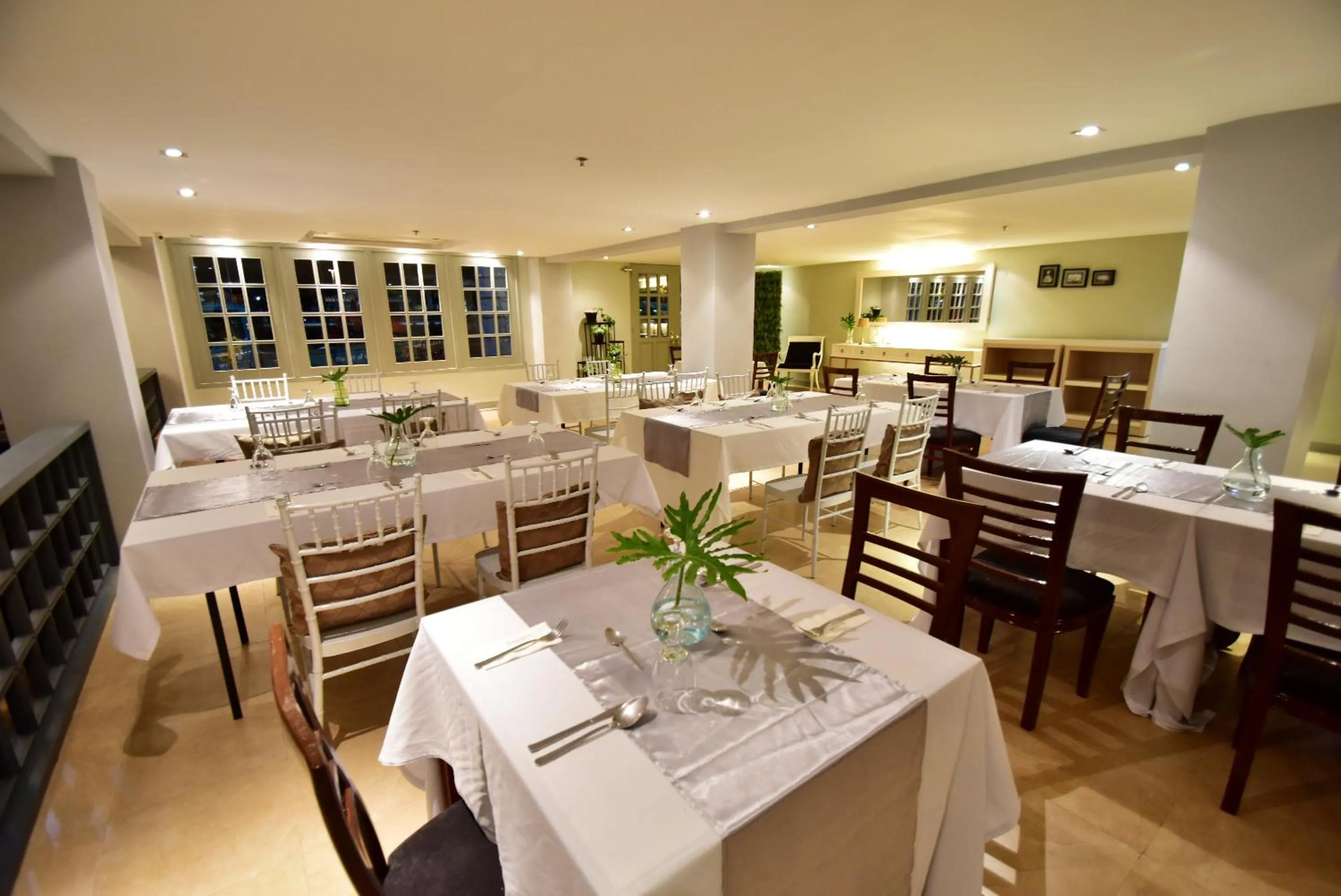 Restaurant/places to eat in Almont City Hotel