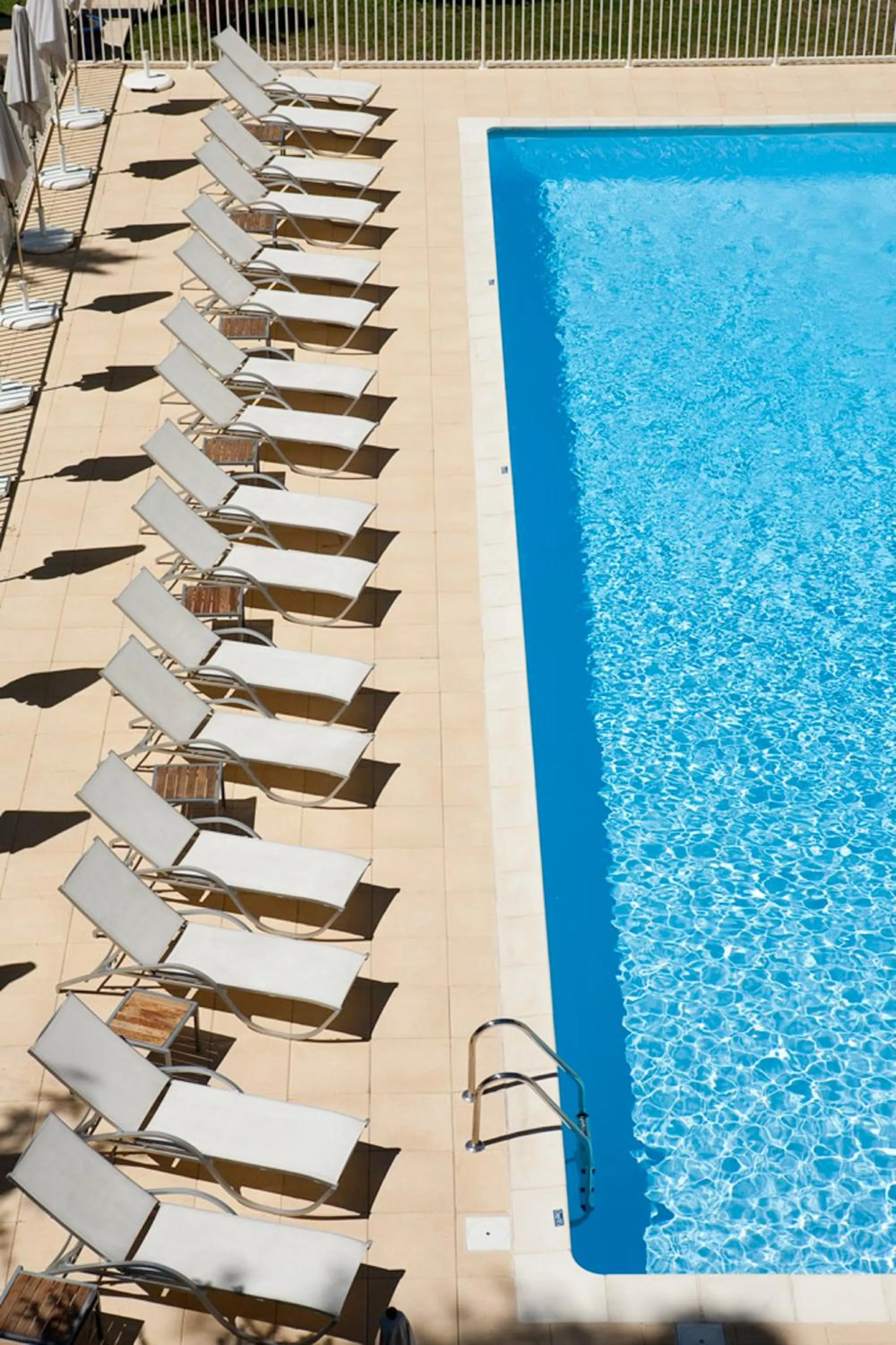 Swimming pool in Novotel Avignon Nord