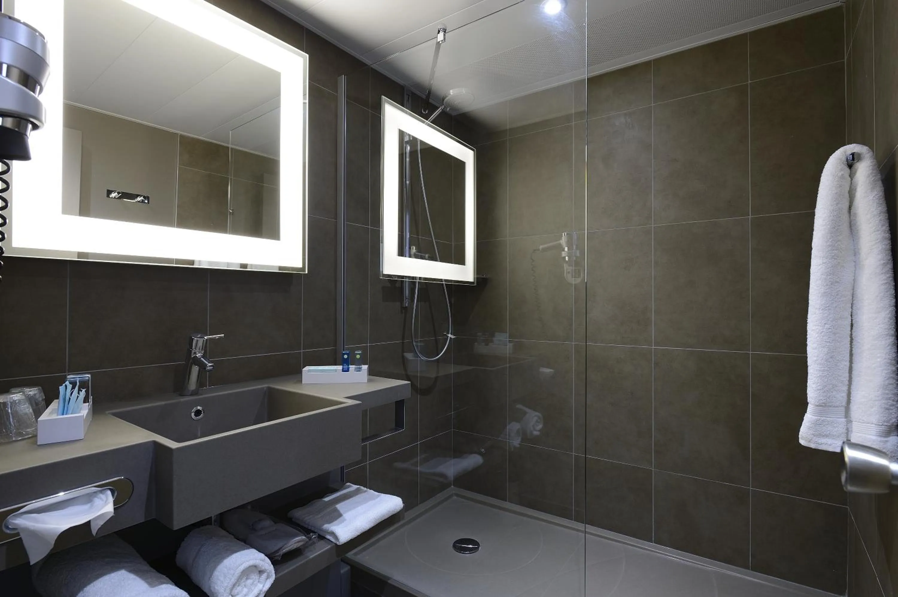 Bathroom in Novotel Avignon Nord