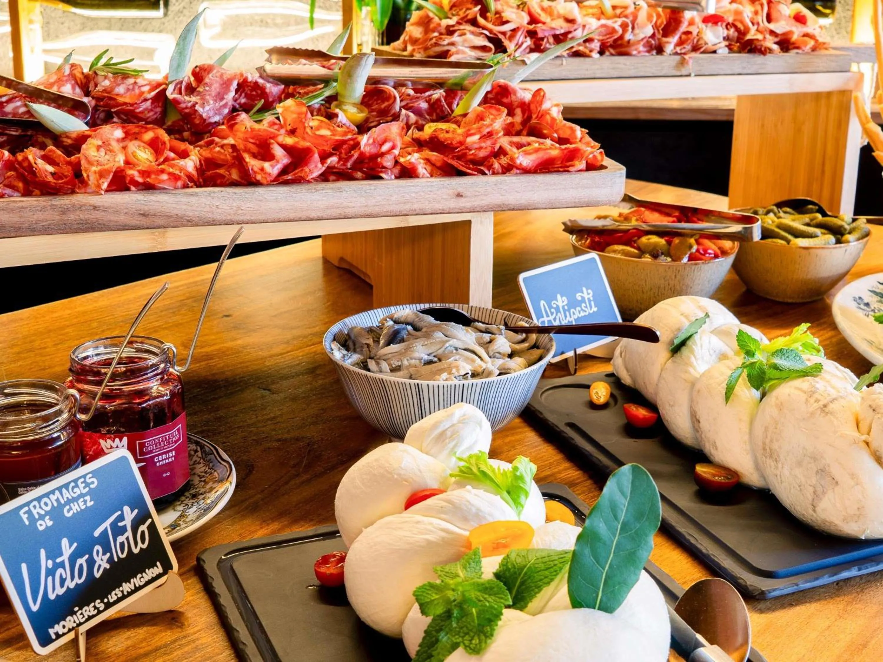 Restaurant/places to eat in Novotel Avignon Nord