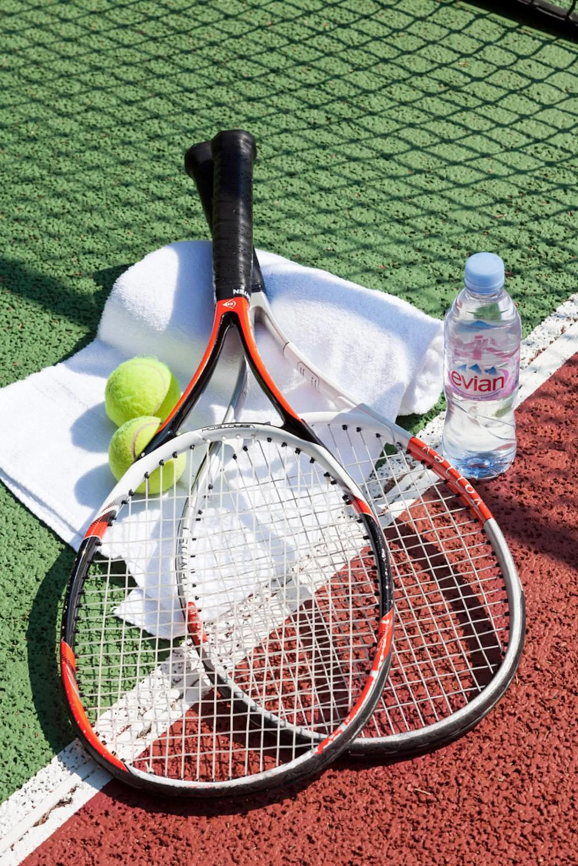 Tennis court in Novotel Avignon Nord
