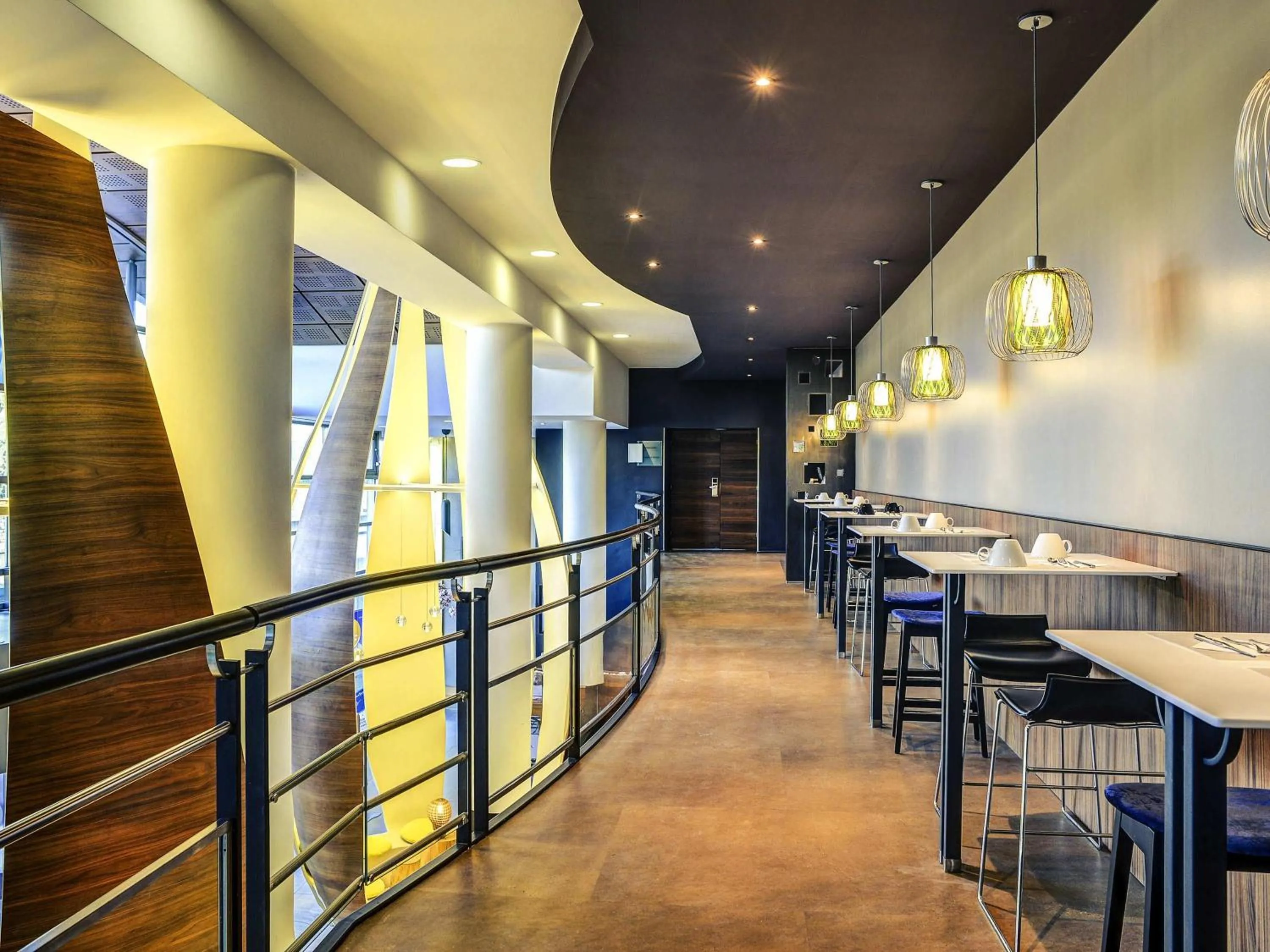 Lounge or bar in Novotel Paris 14 Porte d'Orléans