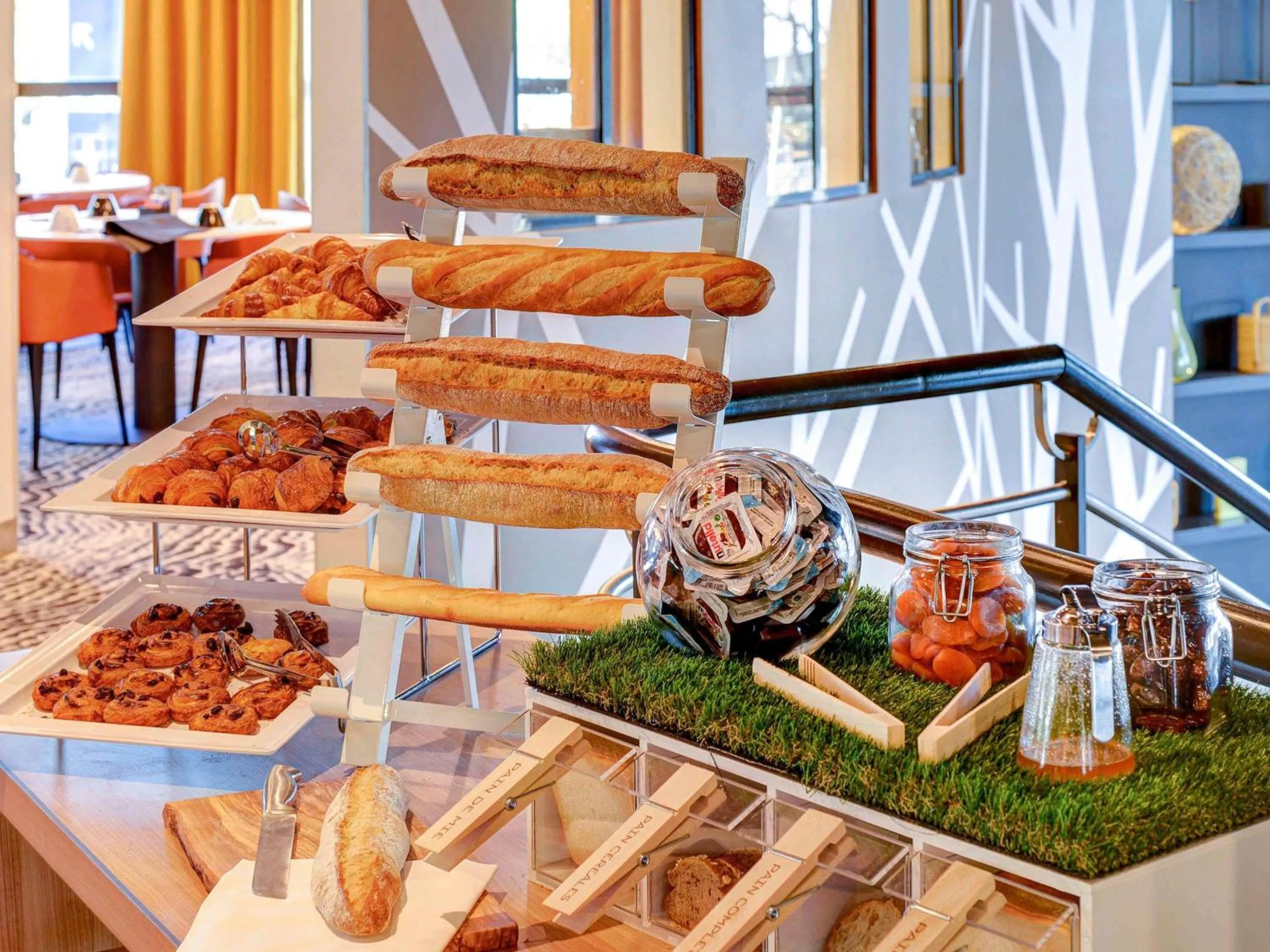 Restaurant/places to eat in Novotel Paris 14 Porte d'Orléans