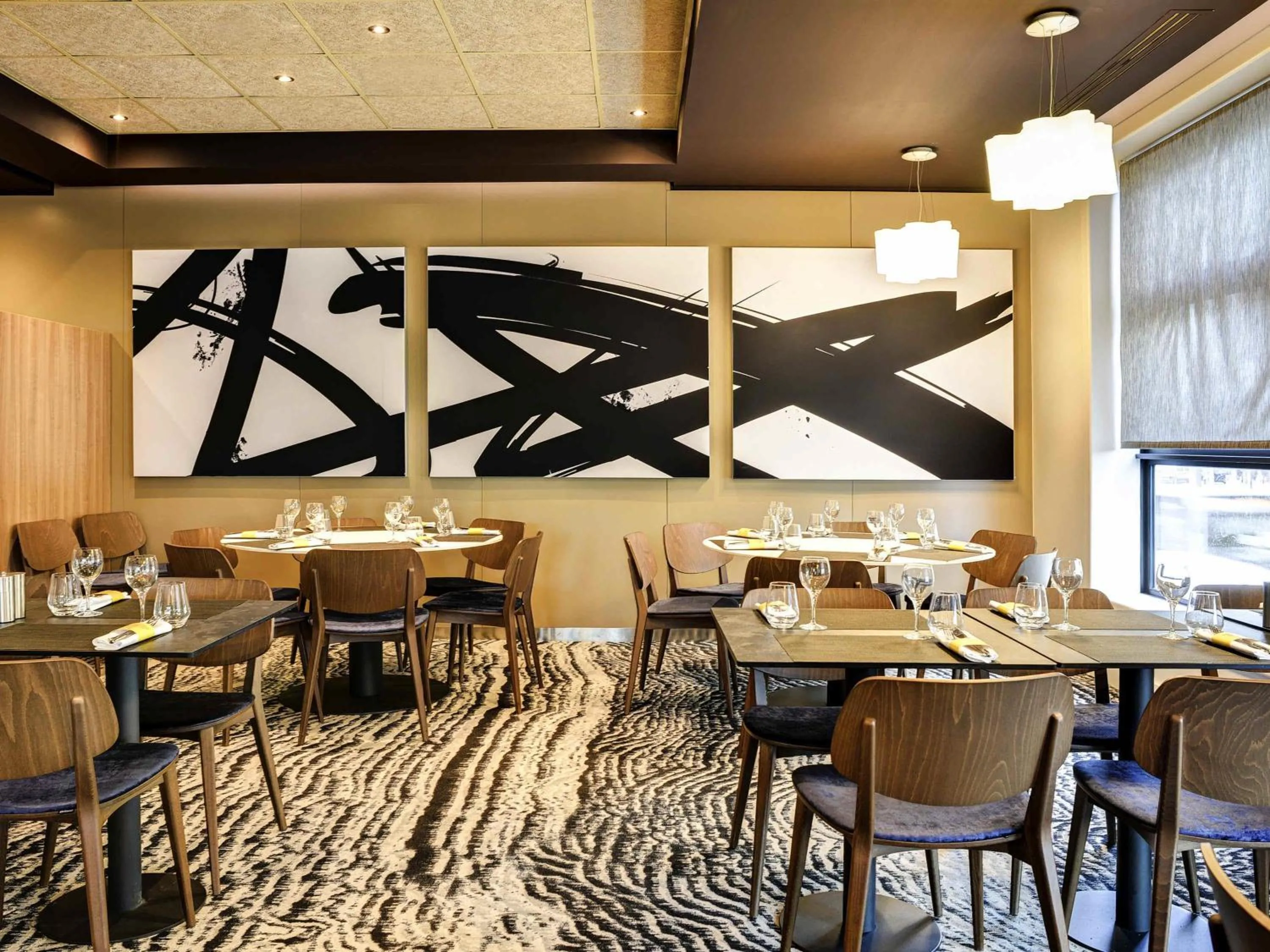 Restaurant/places to eat in Novotel Paris 14 Porte d'Orléans