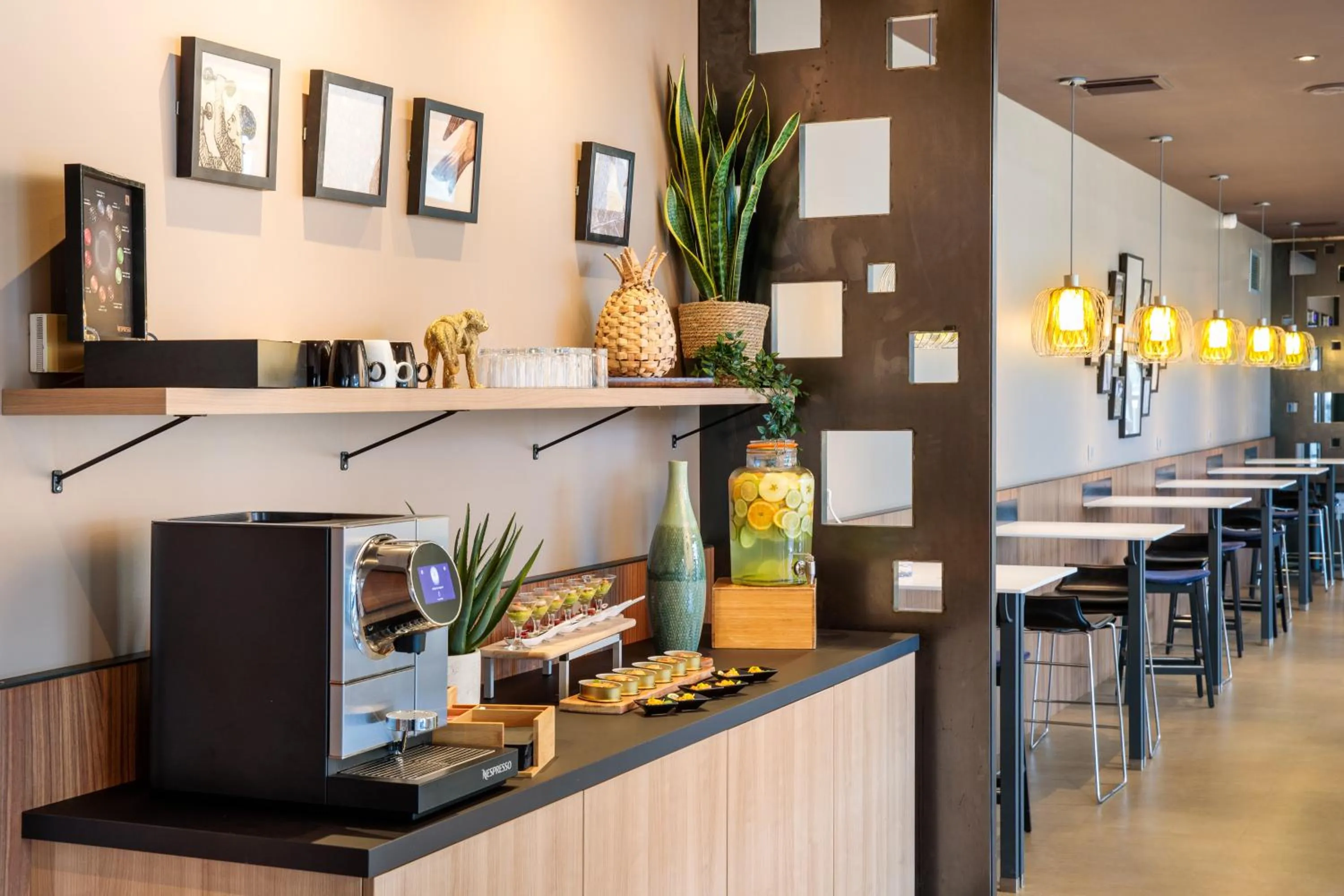 Restaurant/places to eat in Novotel Paris 14 Porte d'Orléans