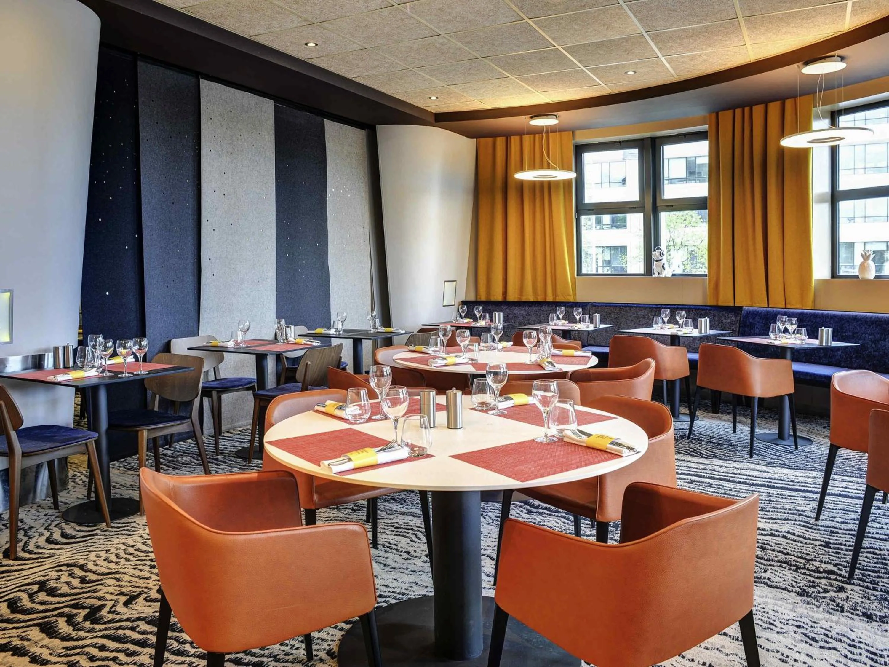 Restaurant/places to eat in Novotel Paris 14 Porte d'Orléans