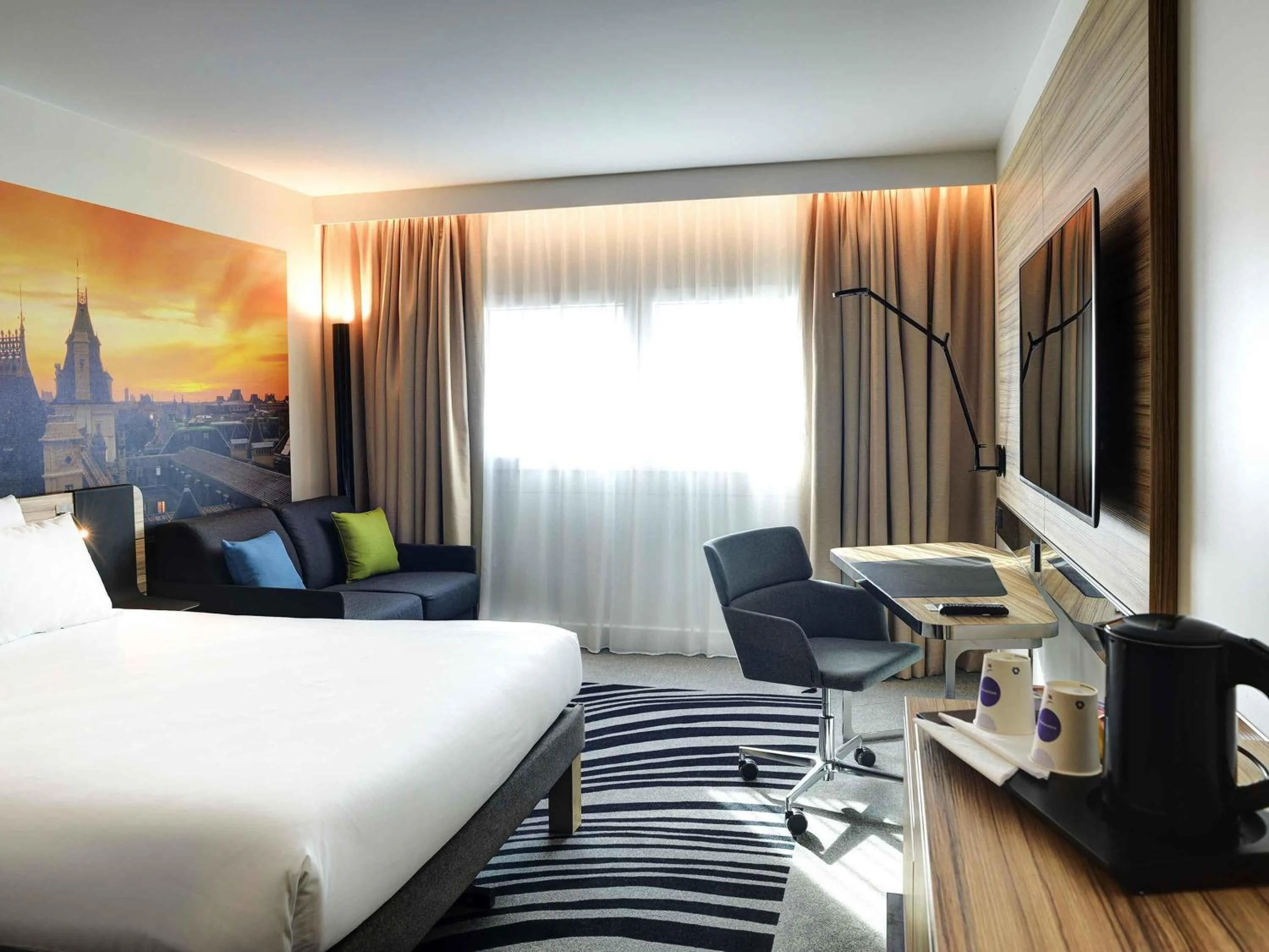 Bedroom, Bed in Novotel Paris 14 Porte d'Orléans