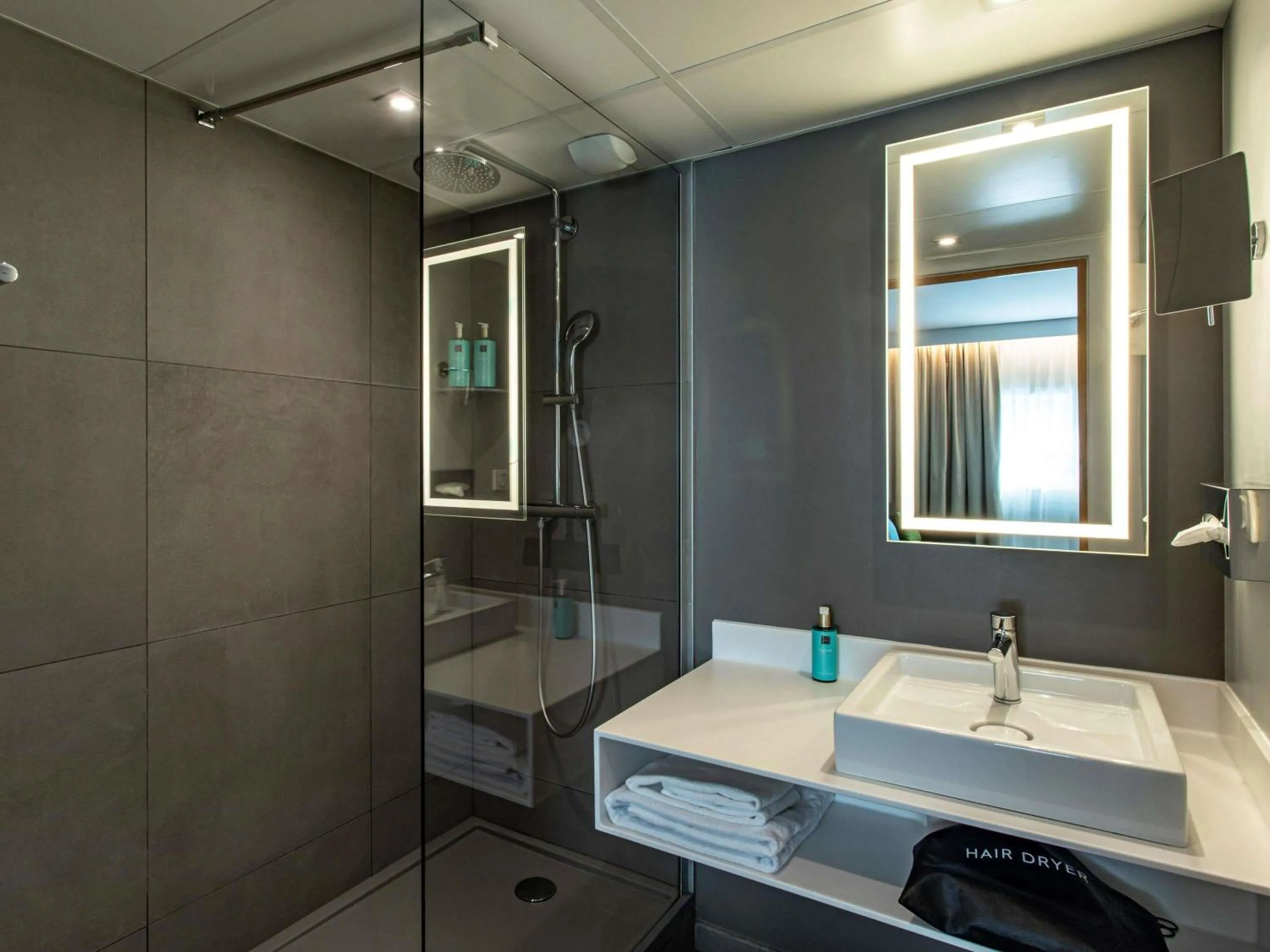 Bedroom in Novotel Paris 14 Porte d'Orléans