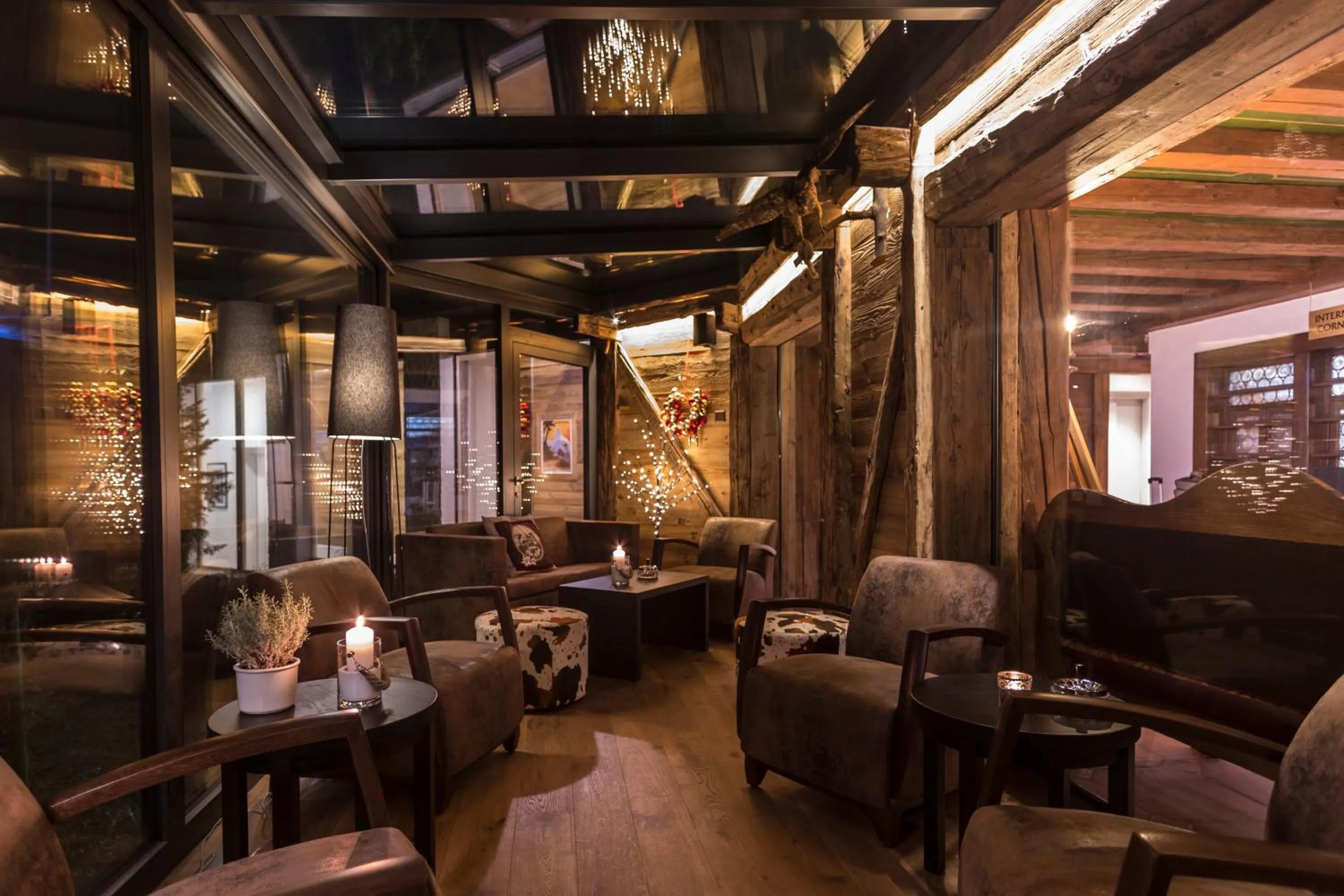 Lounge or bar in Zermatt Budget Rooms