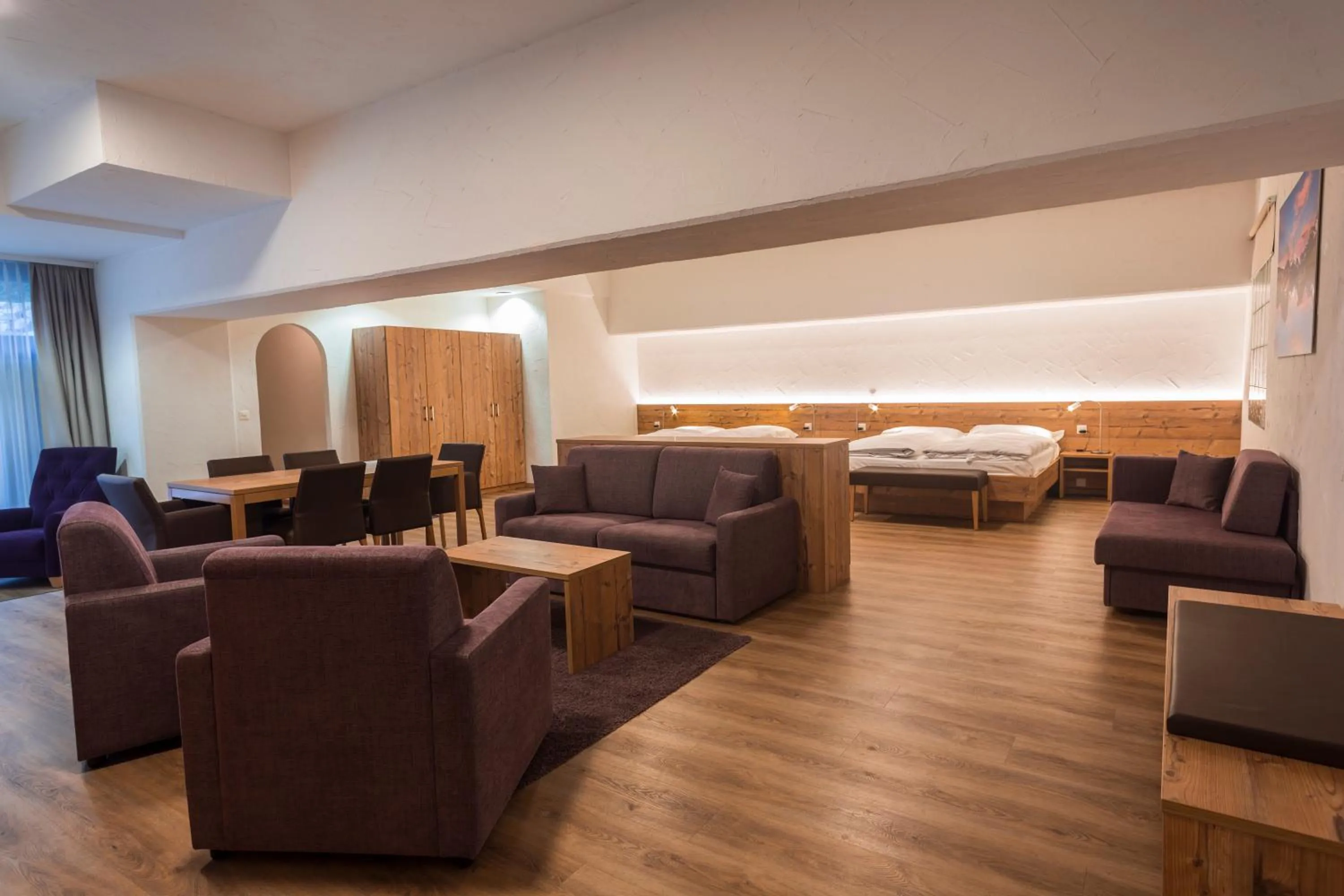 Photo of the whole room, Bed in Zermatt Budget Rooms