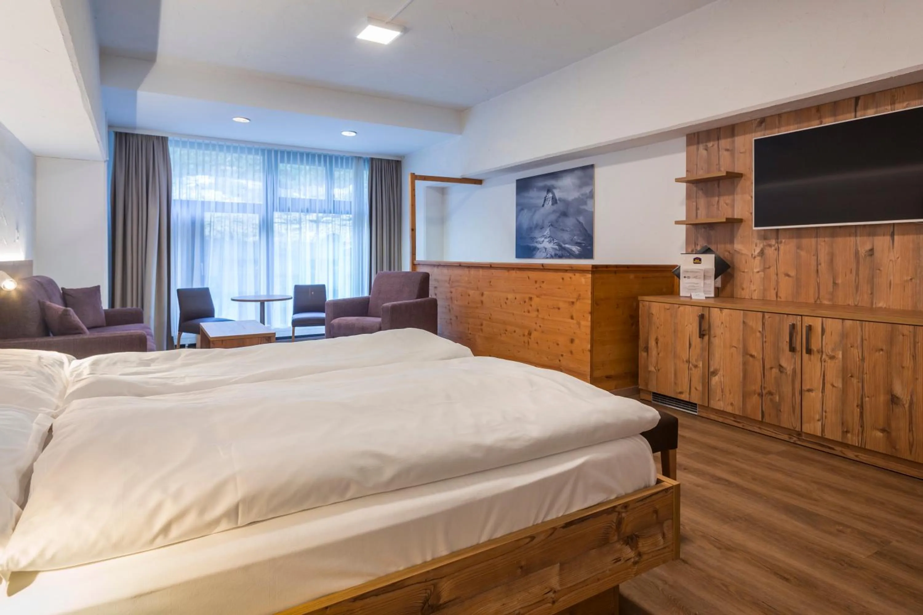 Photo of the whole room, Bed in Zermatt Budget Rooms