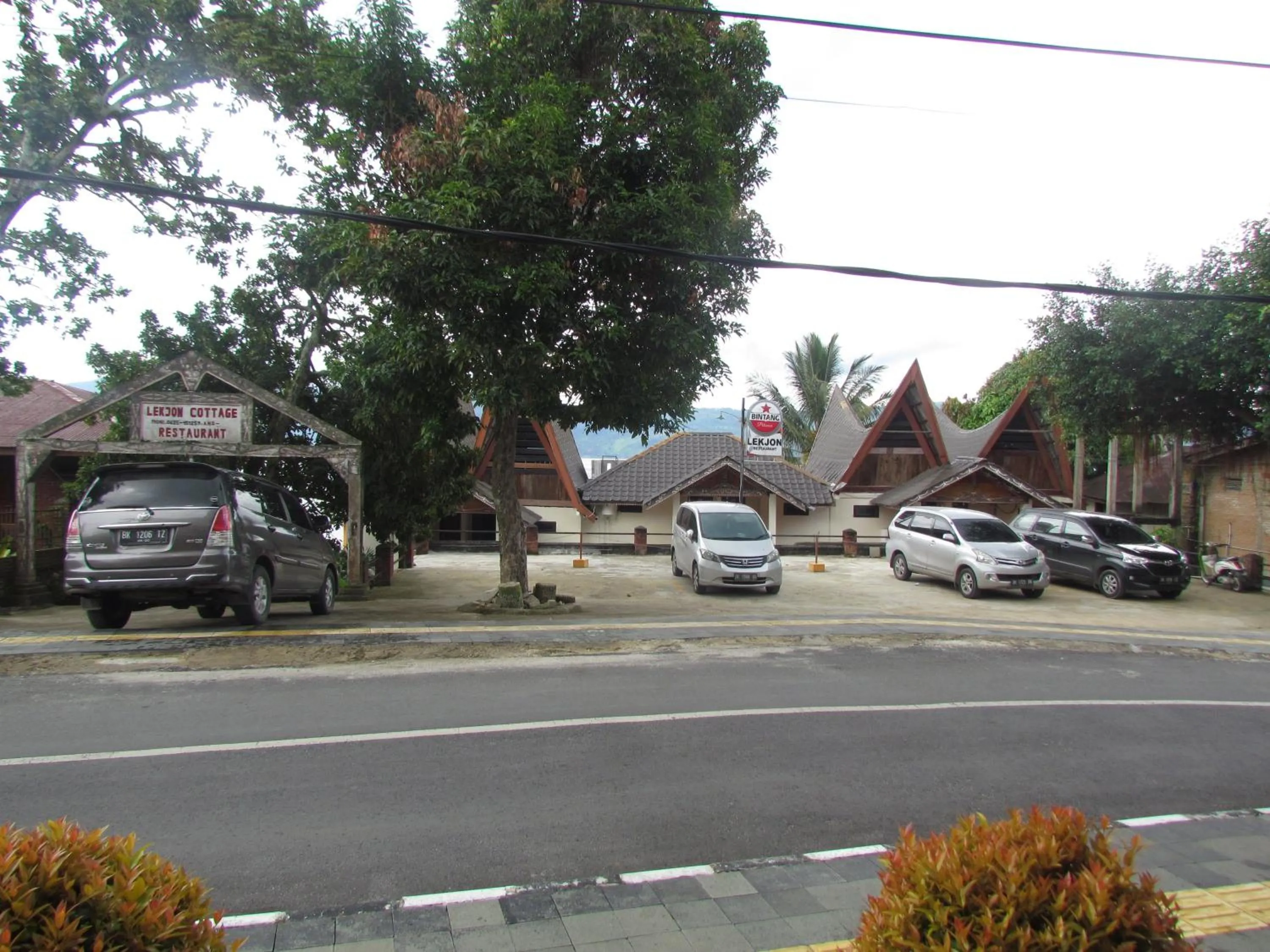 Parking in Lekjon Cottage