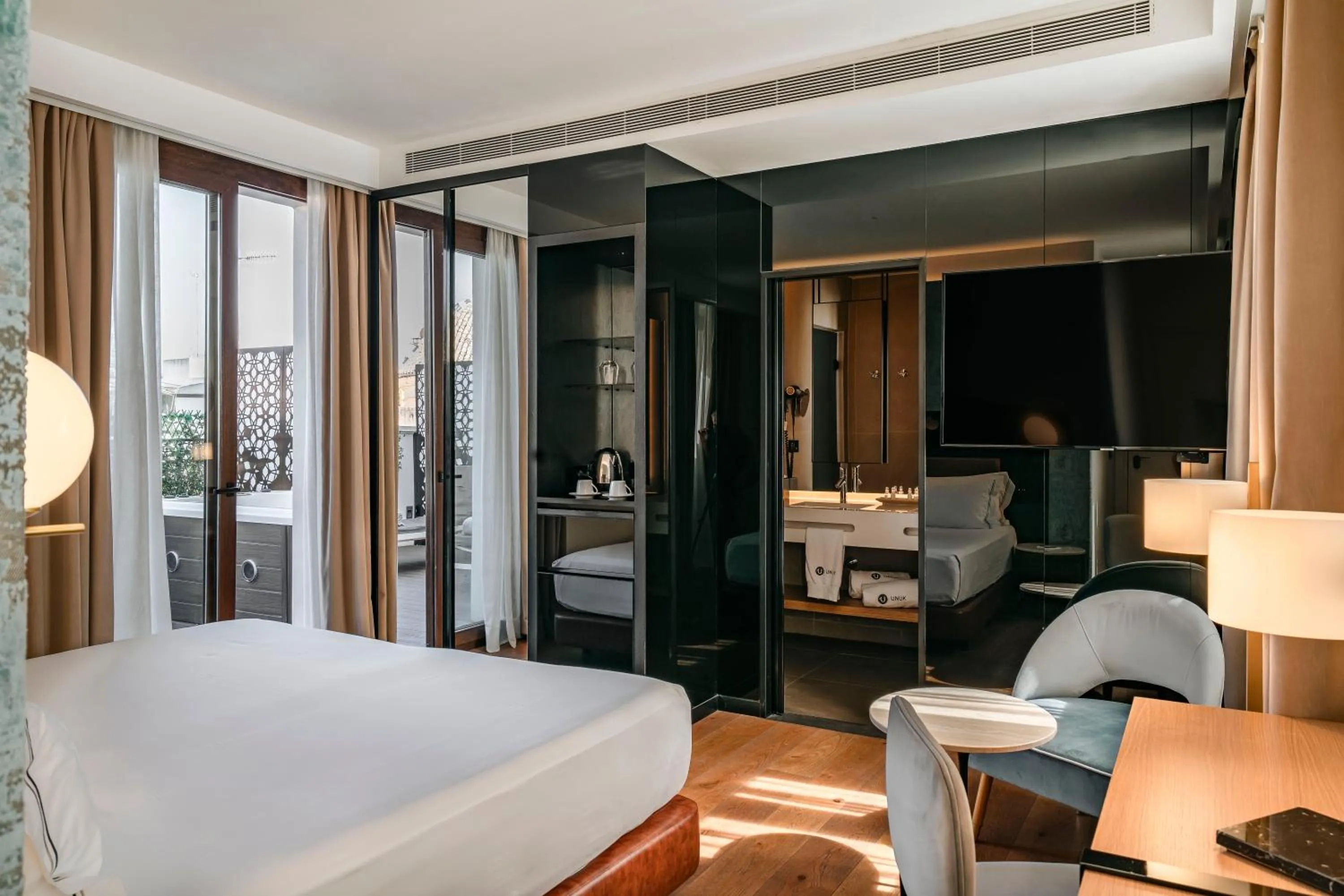 Photo of the whole room, Bed in Vincci Selección Unuk 5 GL