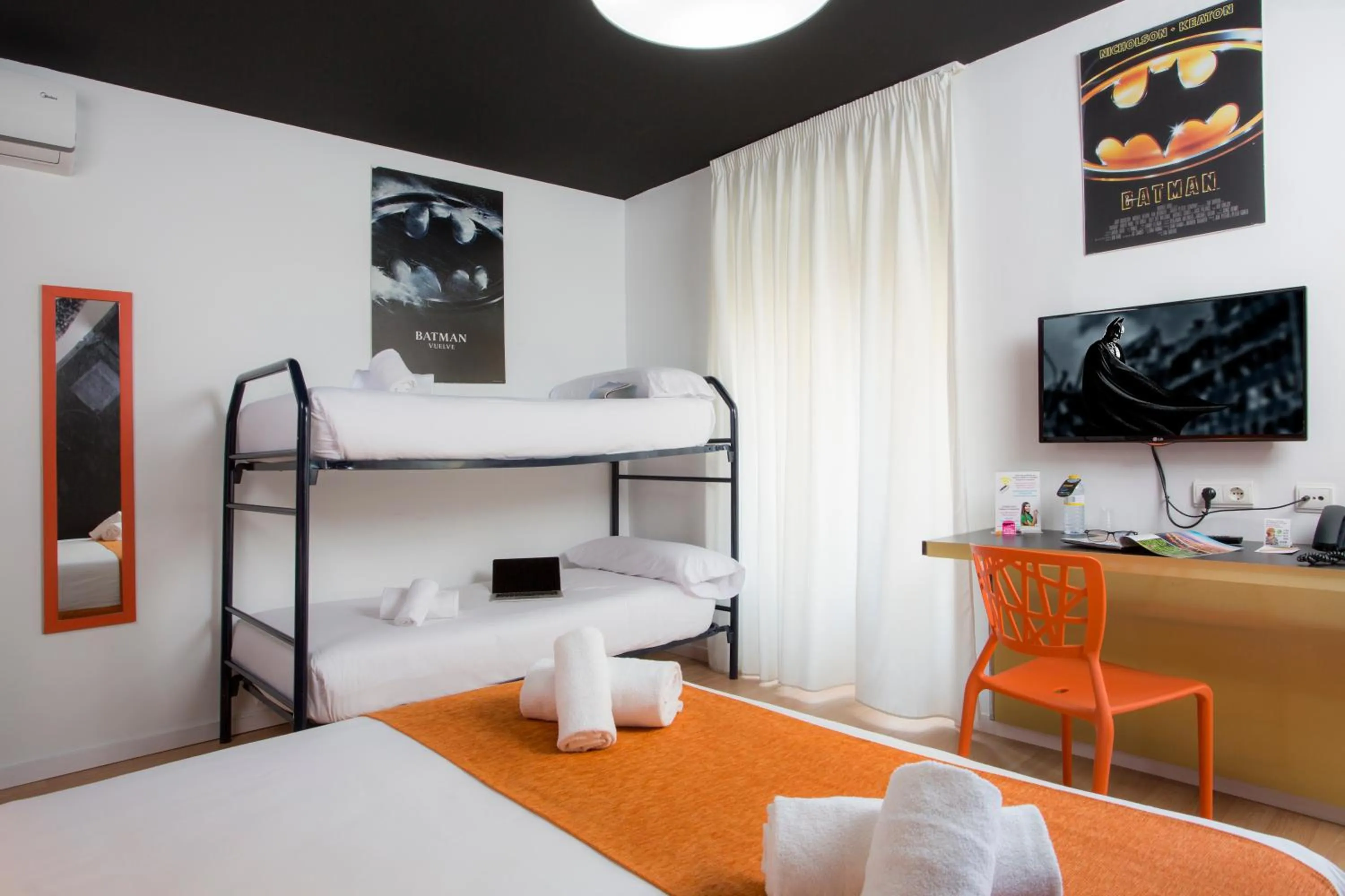 Other, Bed in Casual del Cine Valencia