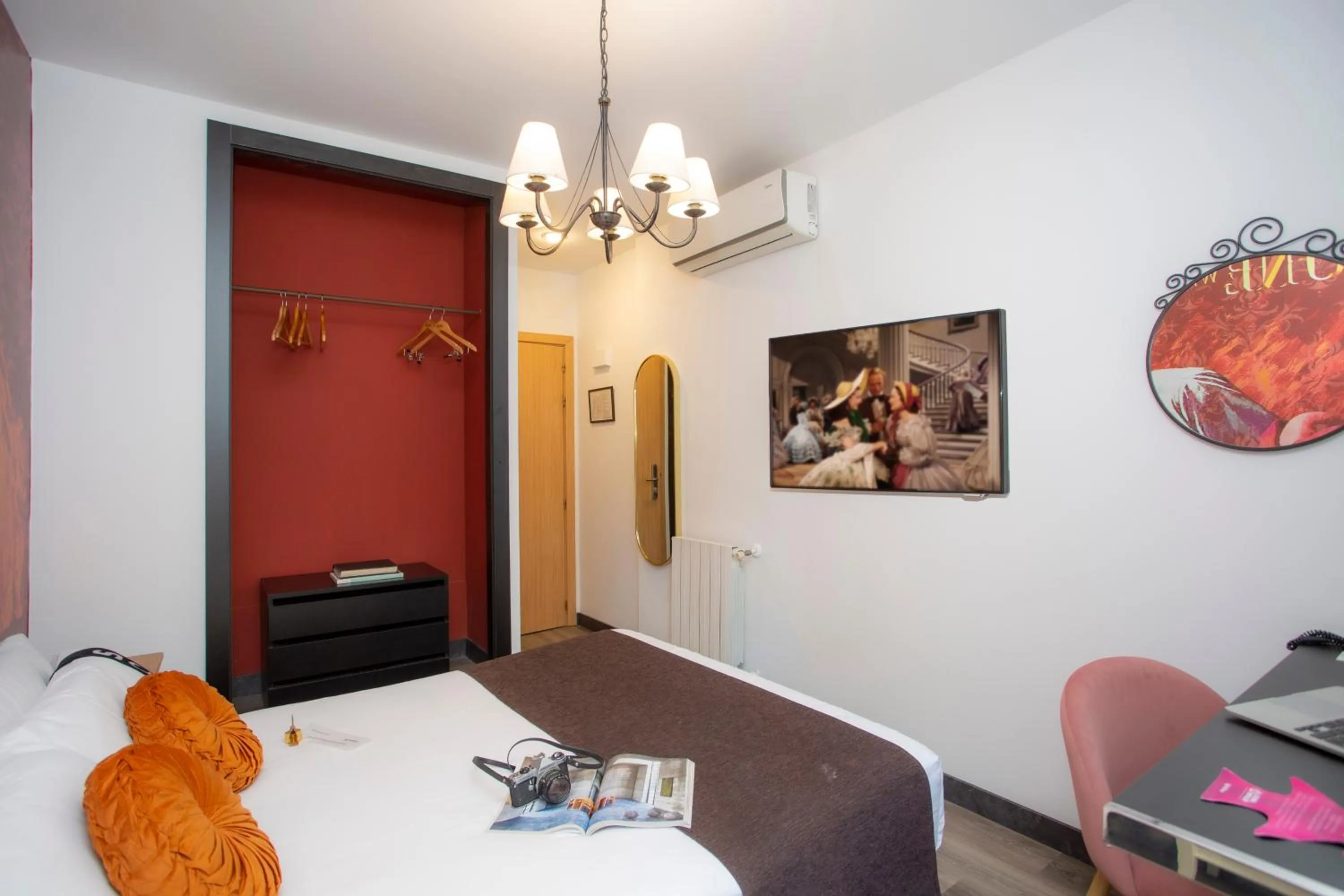 Bedroom, Bed in Casual del Cine Valencia