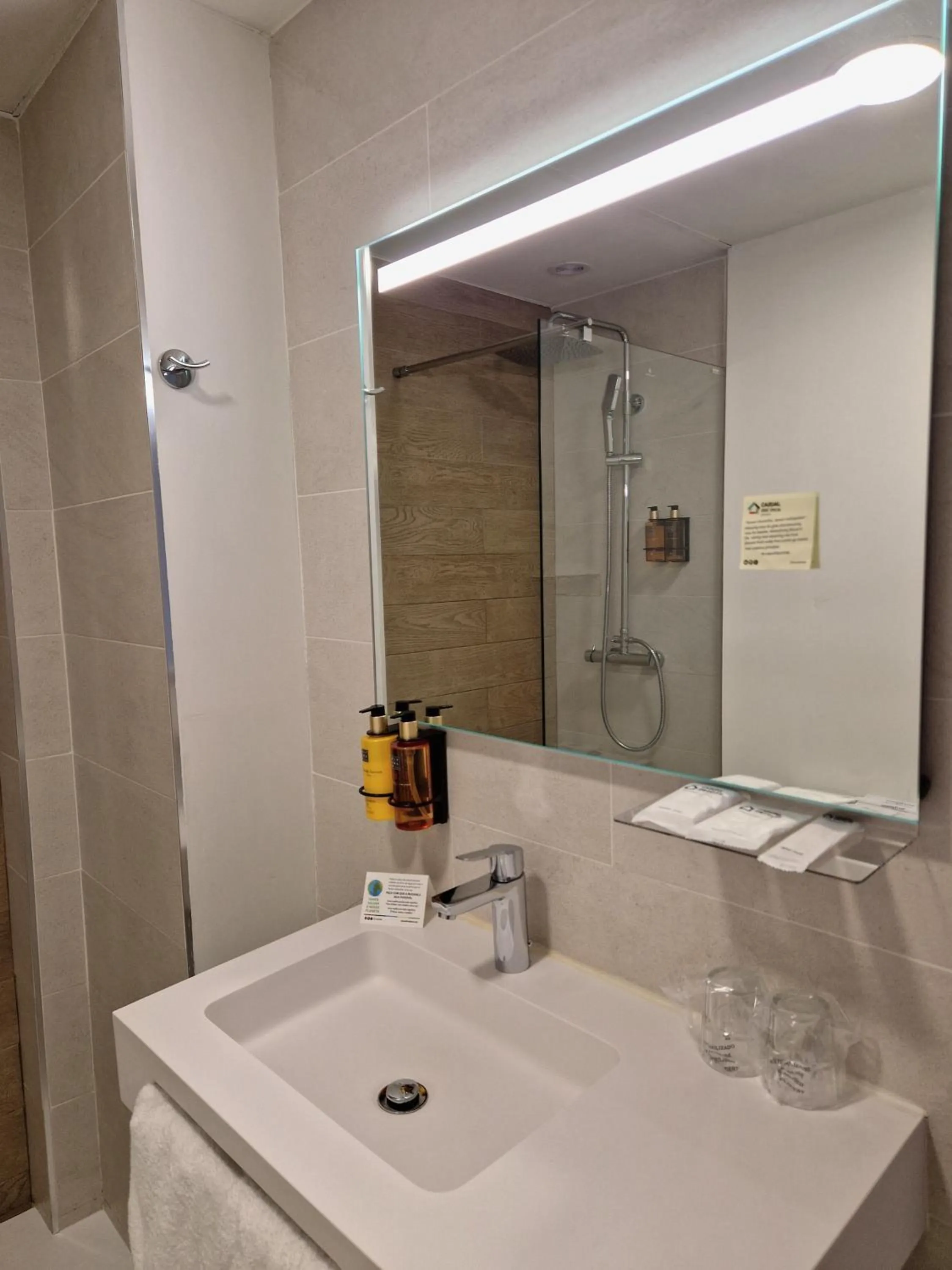 Bathroom in Casual del Cine Valencia