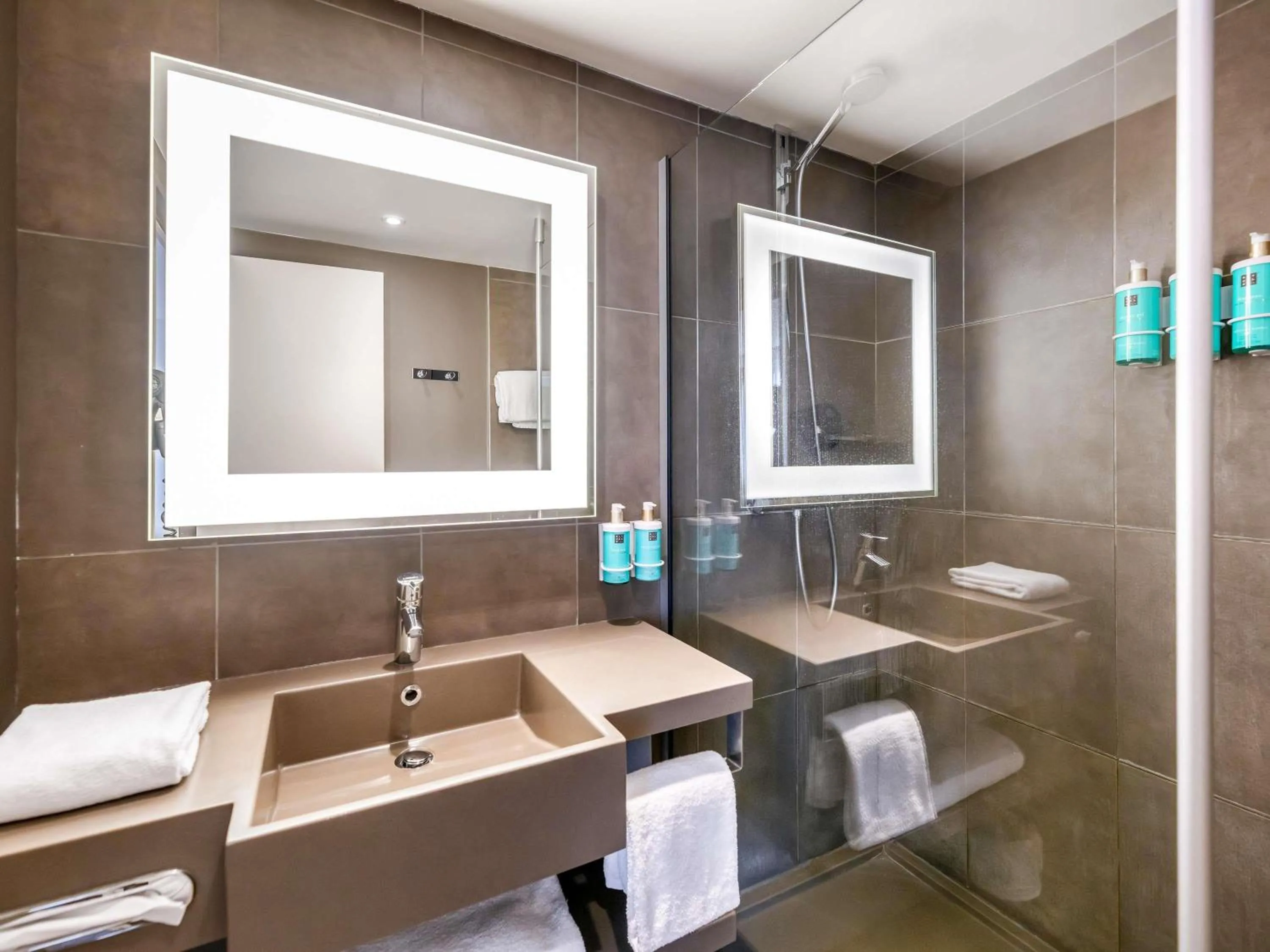 Bedroom in Novotel Grenoble Centre