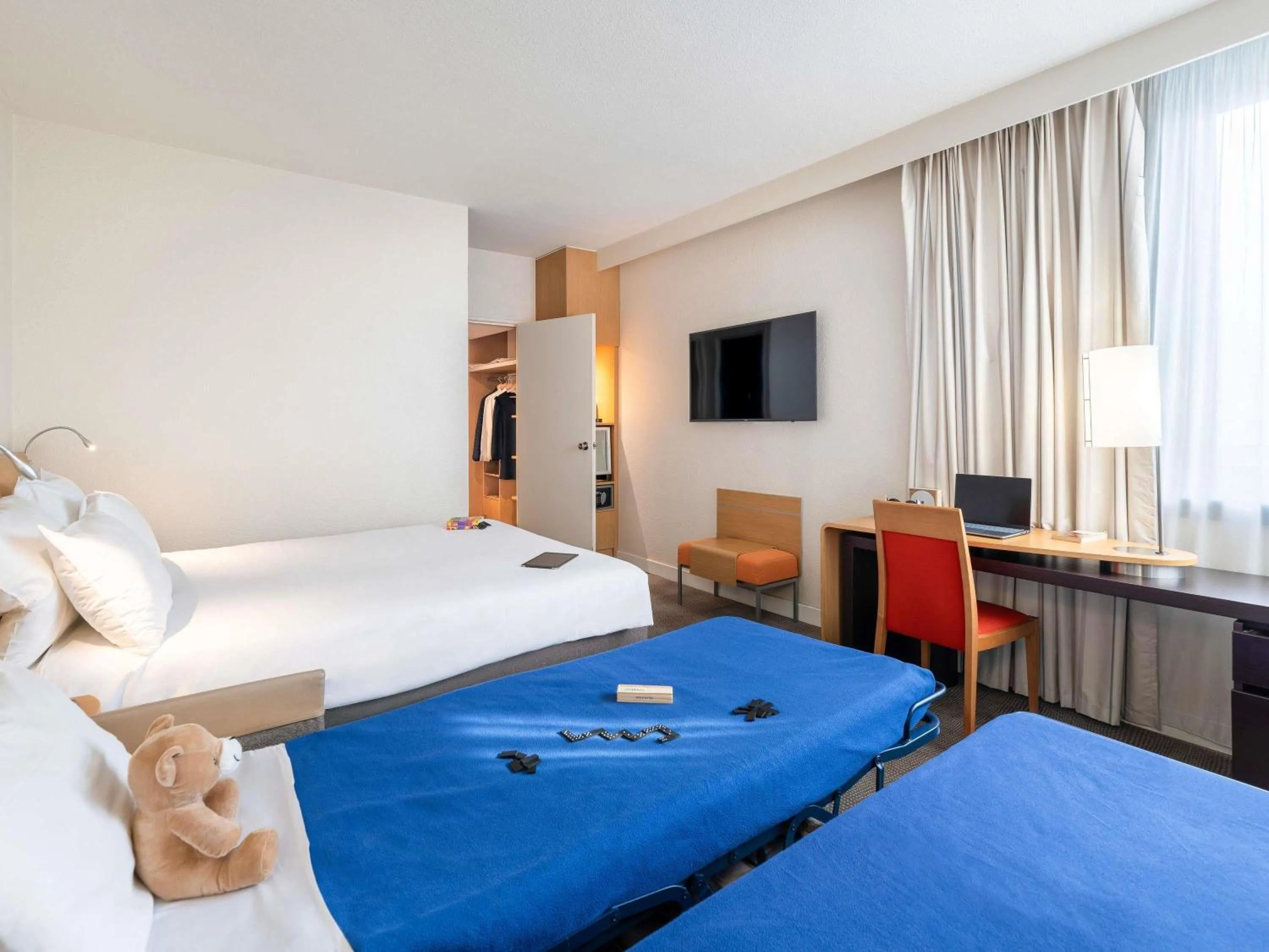 Bedroom, Bed in Novotel Grenoble Centre