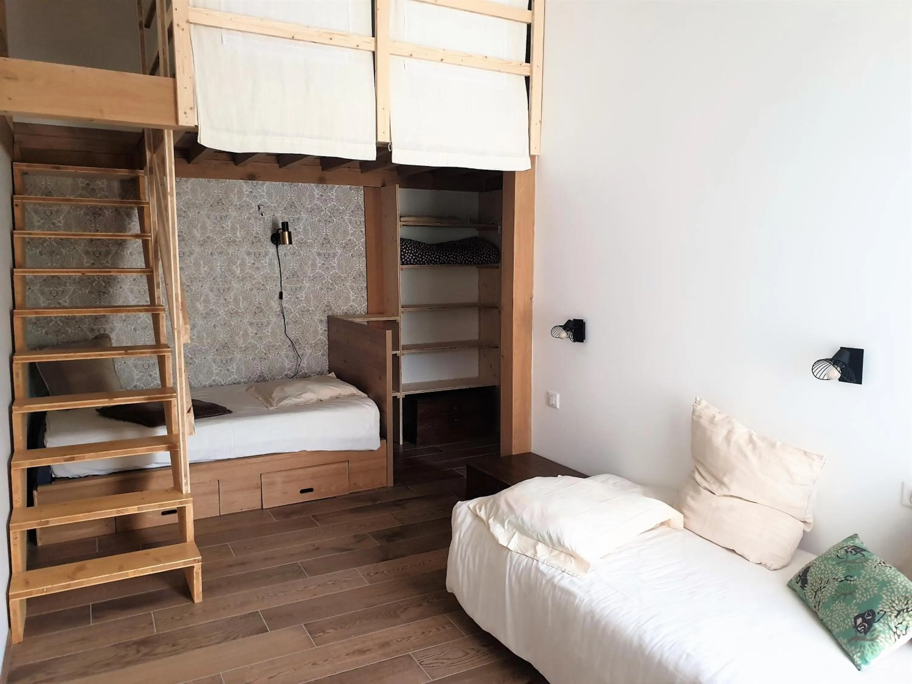 Photo of the whole room, Bed in Le Petit Rias Gîte Soleil