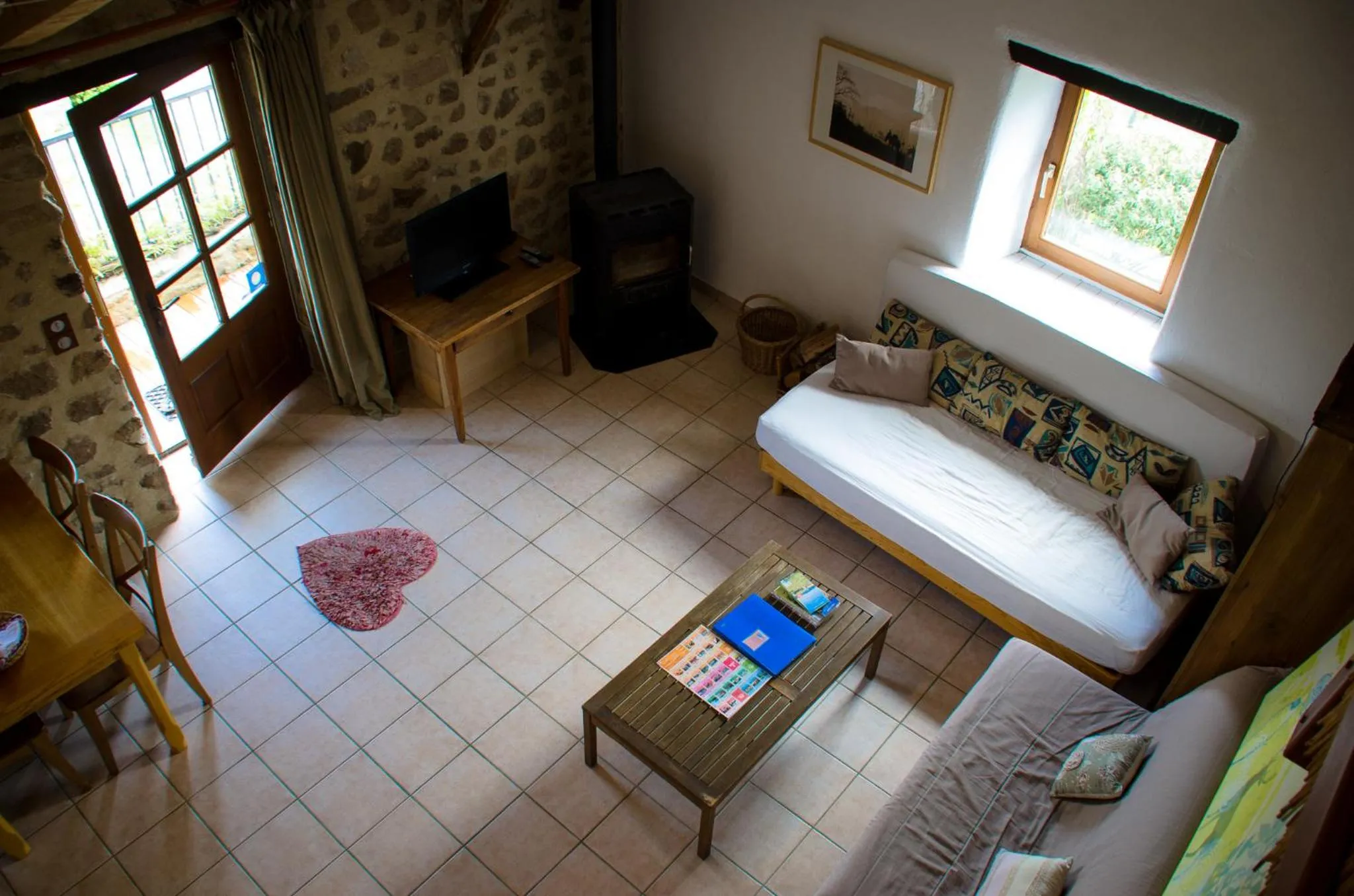 Living room, Bed in Le Petit Rias Gîte Soleil