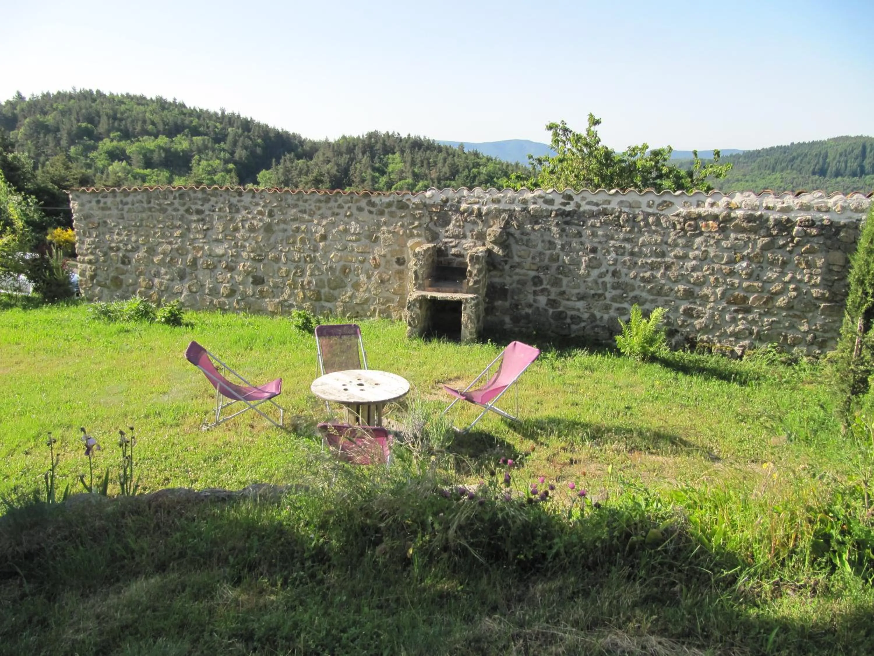 BBQ facilities in Le Petit Rias Gîte Soleil