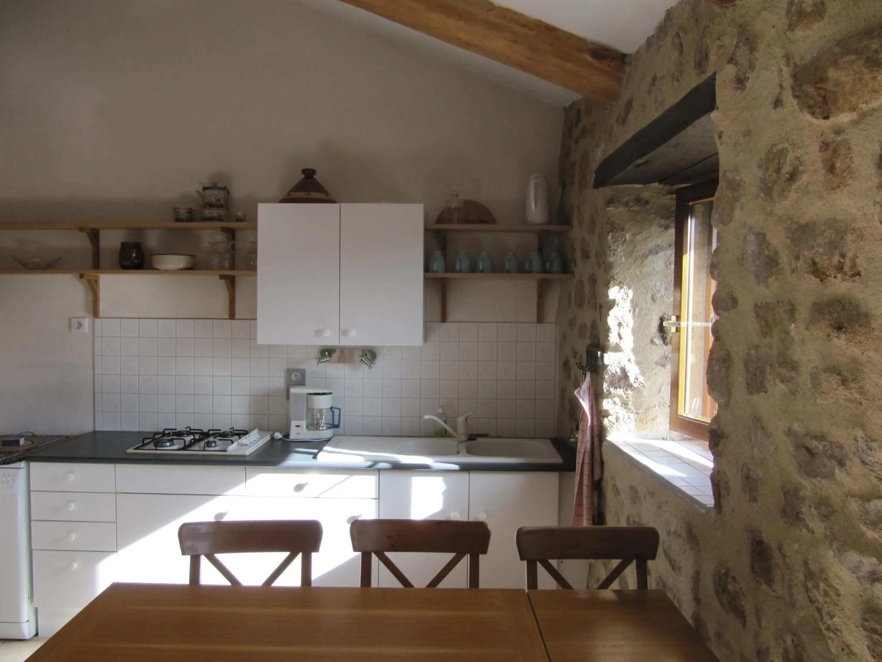 Kitchen or kitchenette in Le Petit Rias Gîte Soleil