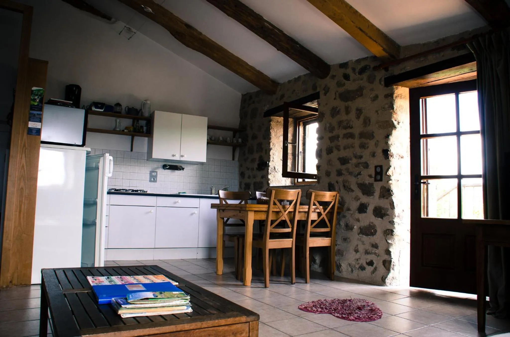 Kitchen or kitchenette in Le Petit Rias Gîte Soleil