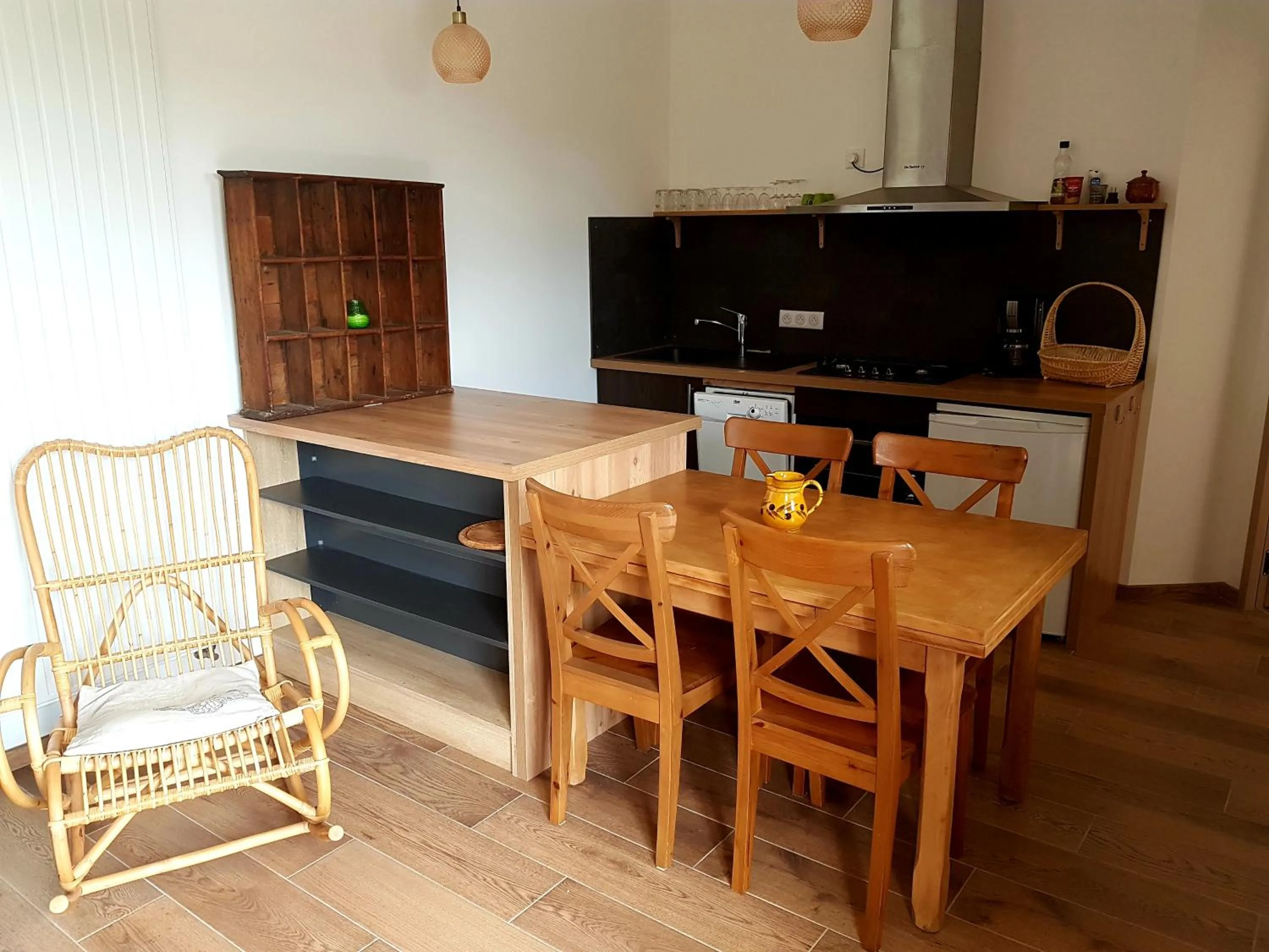 Kitchen or kitchenette in Le Petit Rias Gîte Soleil