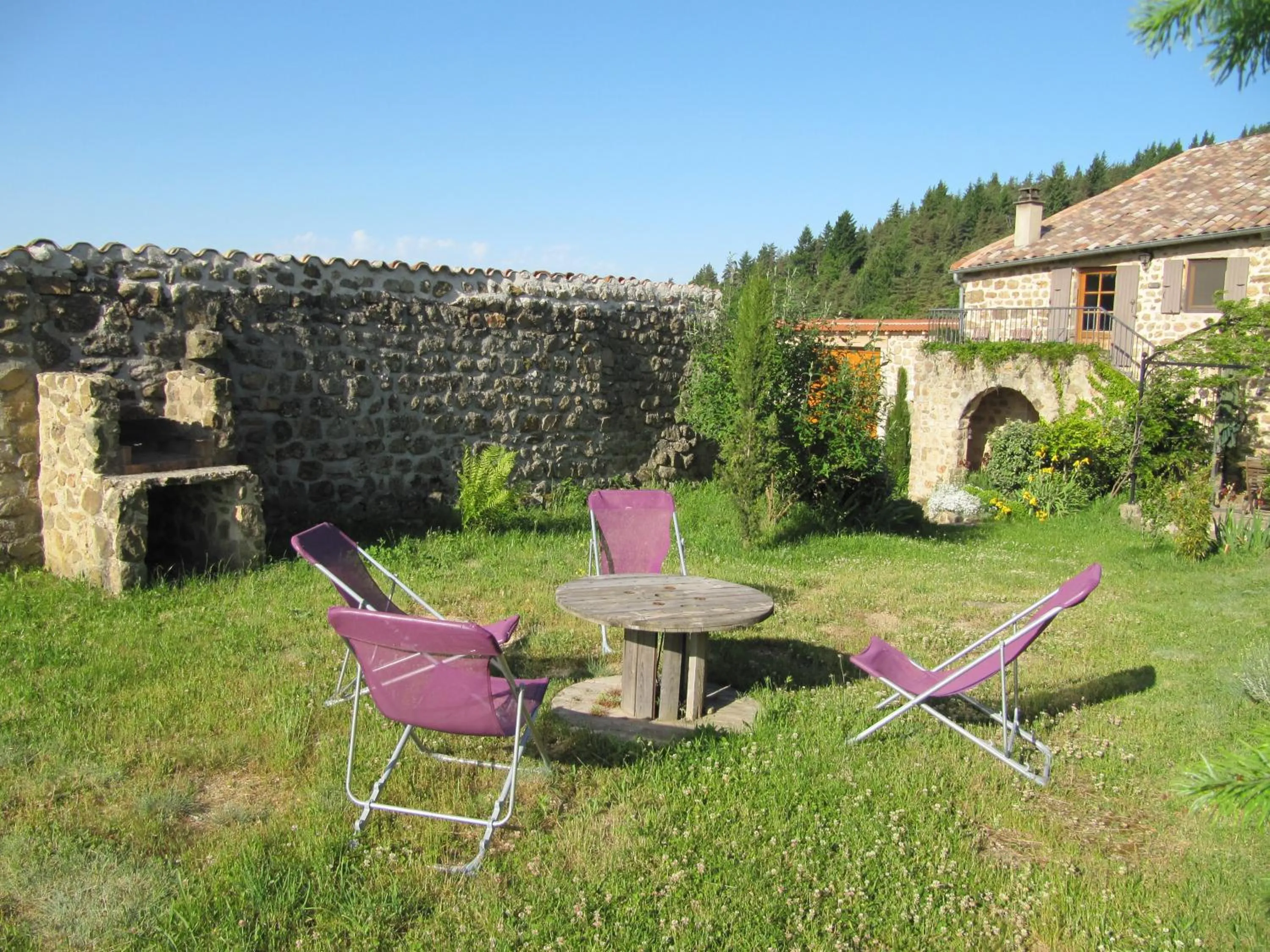 BBQ facilities in Le Petit Rias Gîte Soleil