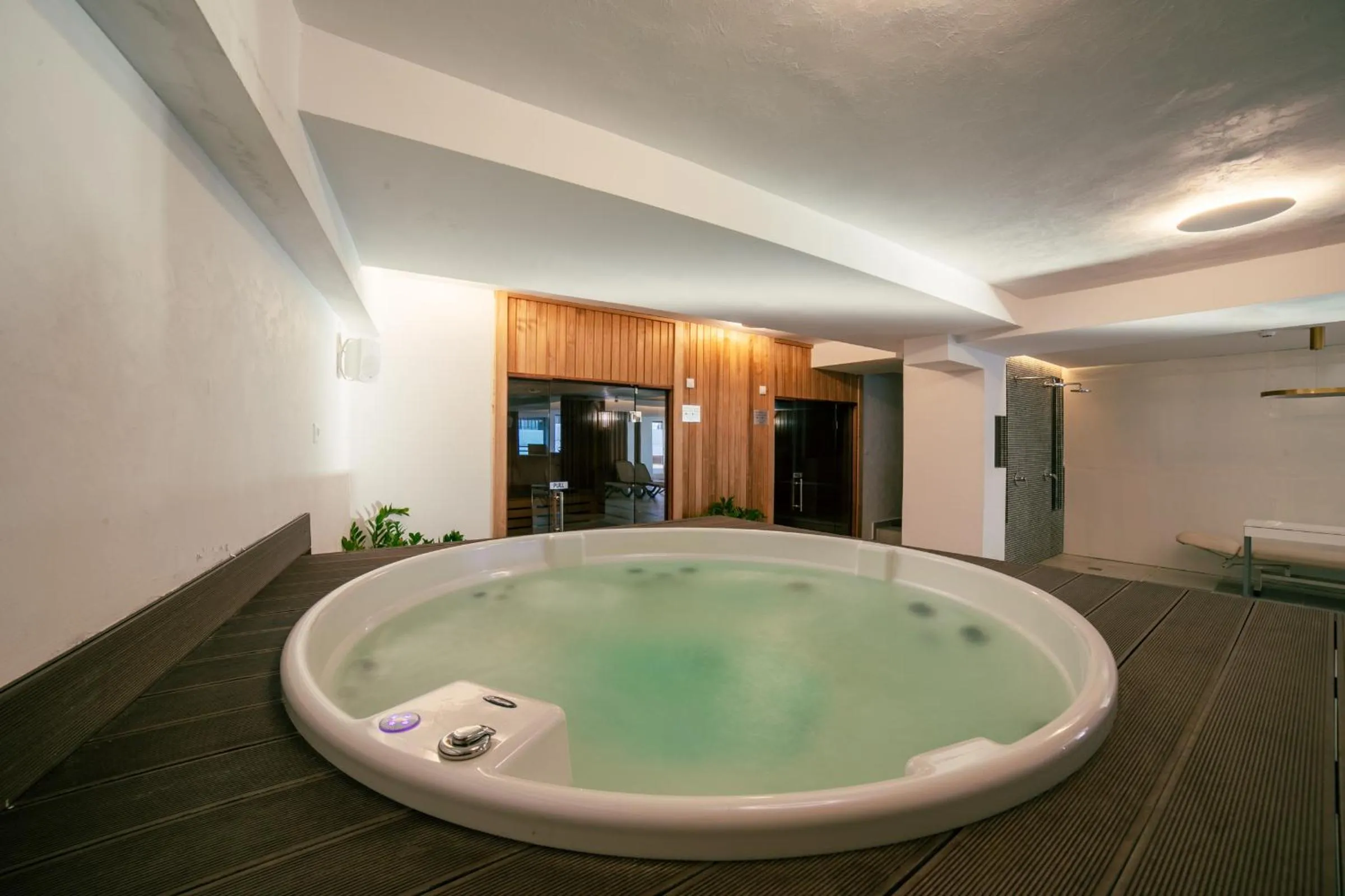 Hot Tub in Hotel Sato Conference & SPA Resort